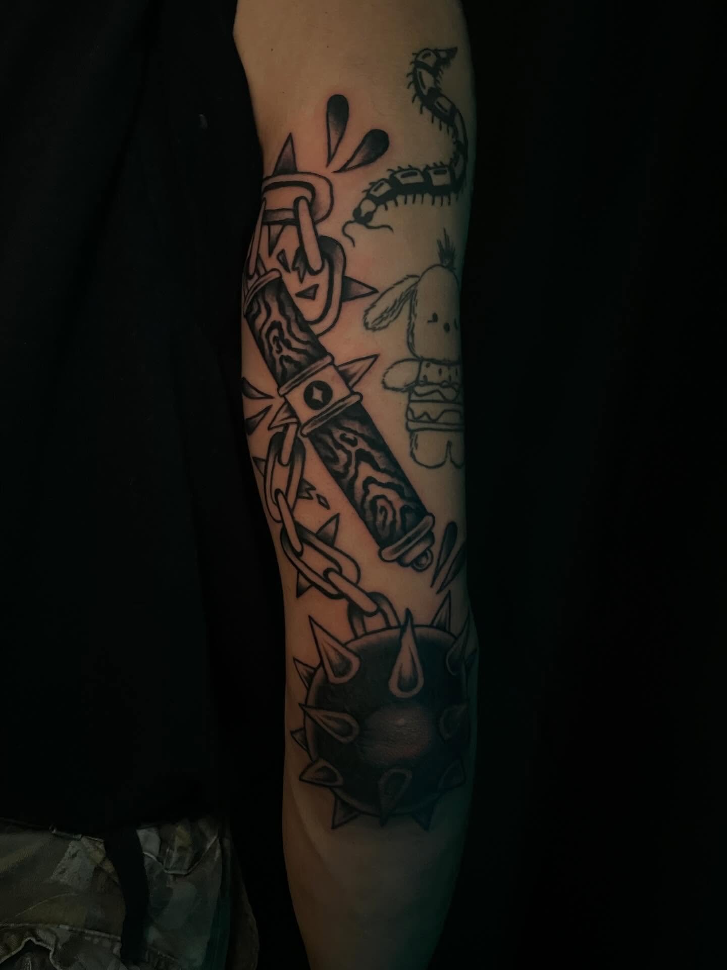 Flail by @sclarktattoos 💀
For appointments, DM Sierra directly or call/text the shop! 

#seattletattooshop #seattletattooartist #elbowtattoo #traditionaltattoo