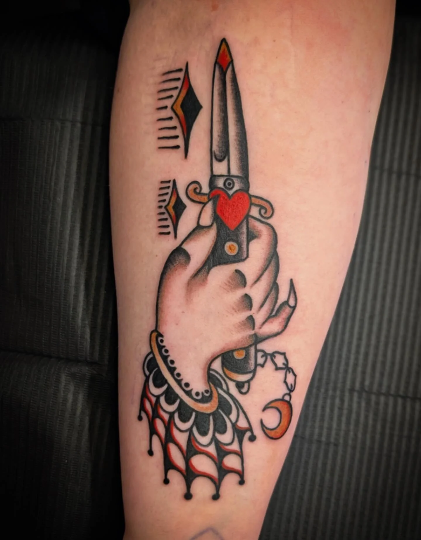 Done by @jessicanoeltattoo 
Contact Jess directly for appointments 
.
.
.
.
#seattletattoo #traditionaltattoo