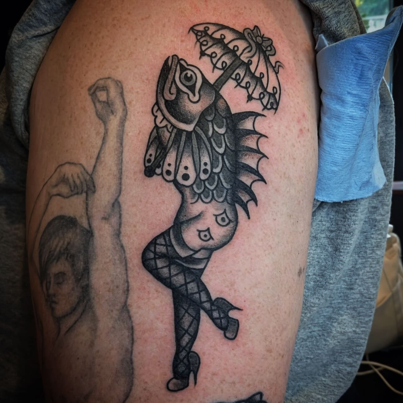 Reverse mermaid flash done by @jessicanoeltattoo 
Contact Jess directly to book or call shop for walk-in availability 
.
.
#seattletattoo #traditionaltattoo #ladytattooer #flashtattoo