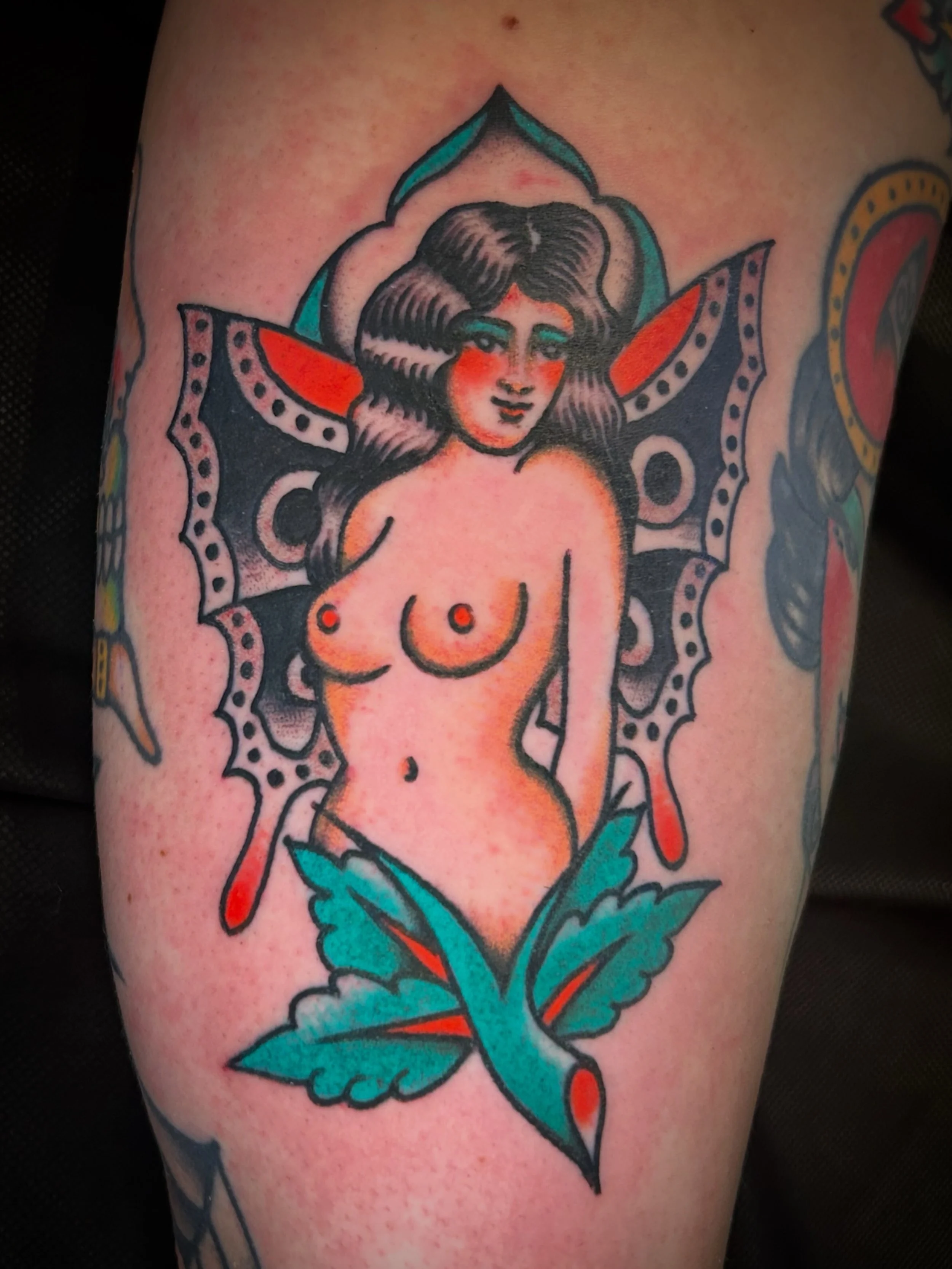 By @sarapurr 
Email sarapurrtattoos@gmail.com to book.
#traditionaltattoos #seattletattooartist #femaletattooartist
