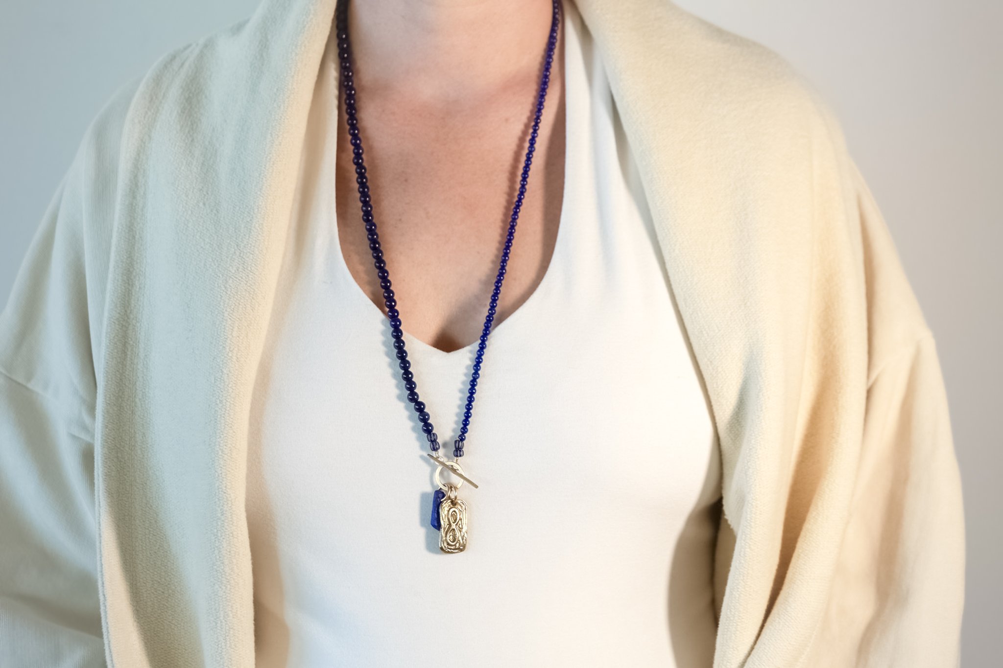 hapersbeads-lapis-necklace-on-model-1.jpg