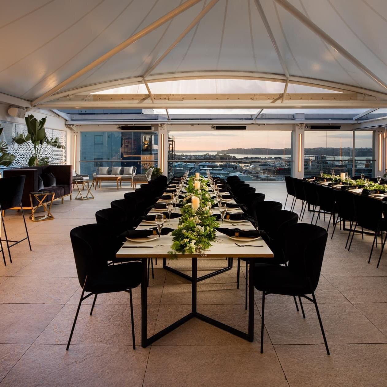 Rydges Auckland is offering an exclusive wedding viewing on their magnificent Rooftop Terrace including few treats to tickle your taste buds on Sunday 7th April ✨✨

So if you are in the market for the perfect Auckland venue to celebrate your marriage