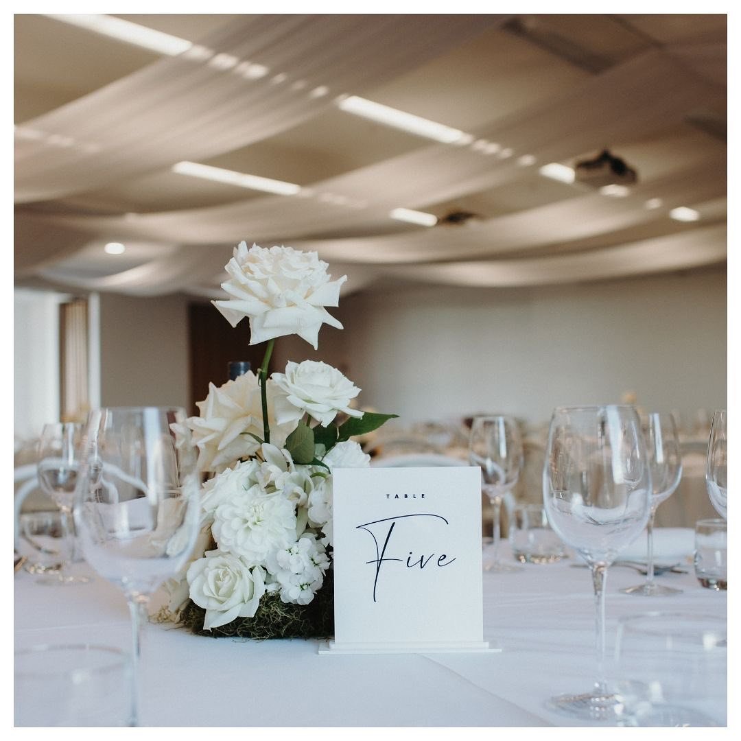 One of our most popular wedding spaces at @rydgesformosagolfresort is Motukaraka Island Room. An intimate space that can accommodate up to 120 guests. 

This space beautiful flows to the outdoor grounds at the property where the ceremony fames place,