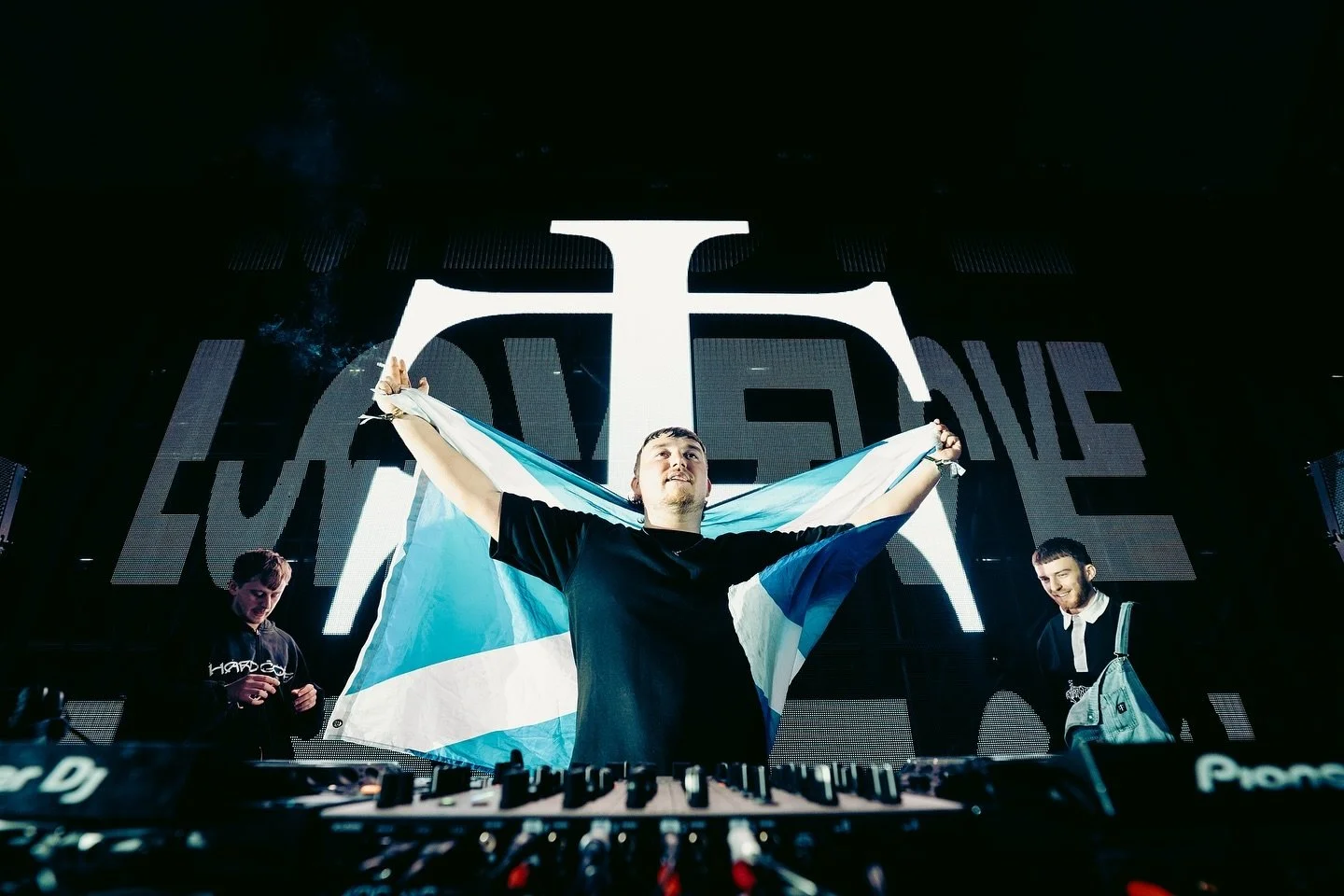 Swipe for some @sikoti.dj highlights from August
-
-
@creamfieldsofficial 
-
-
250824