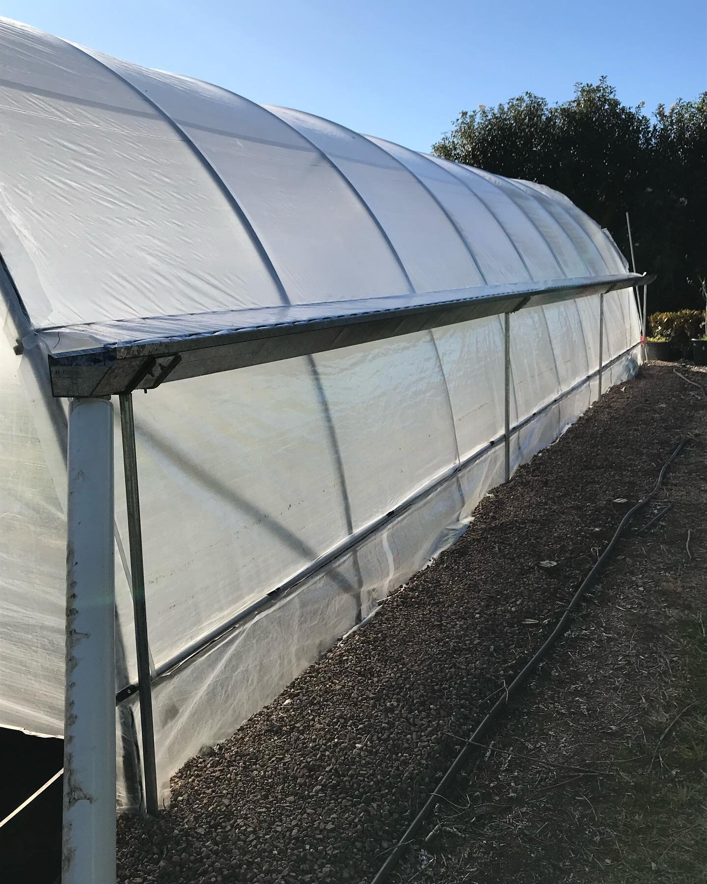 Did you know we also supply spare parts and carry out repairs on old and damaged growtunnels? From gutter installations or new roof covers we can help.