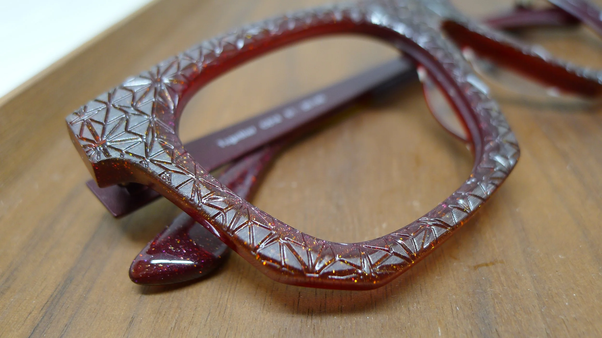 KiN Vision’s frame fronts aren’t printed or painted — they’re engineered. Here’s the exact 4-step process behind their signature textures, from car grilles to wallpaper patterns.