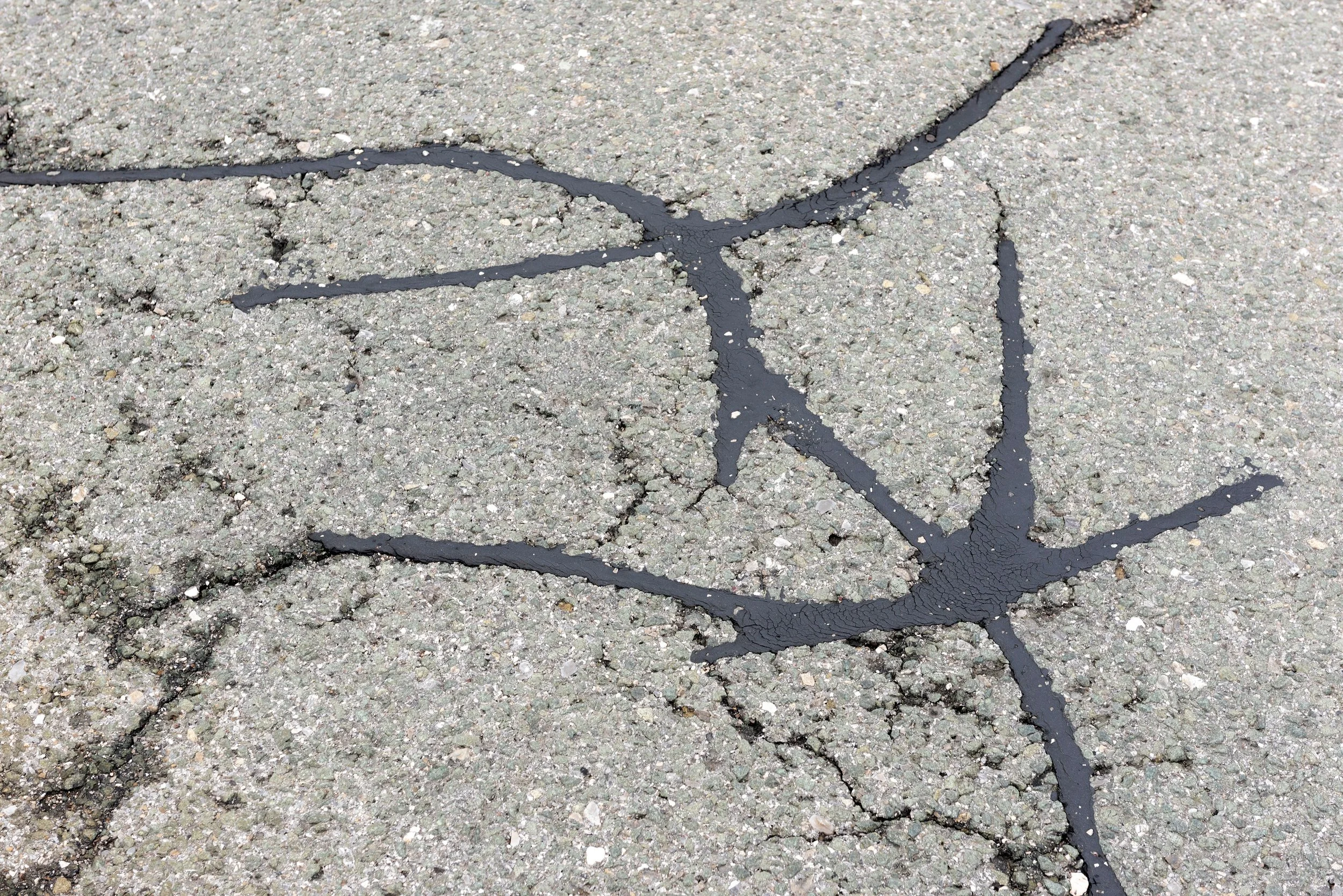 Top 4 Signs Your Driveway Needs Professional Paving Services