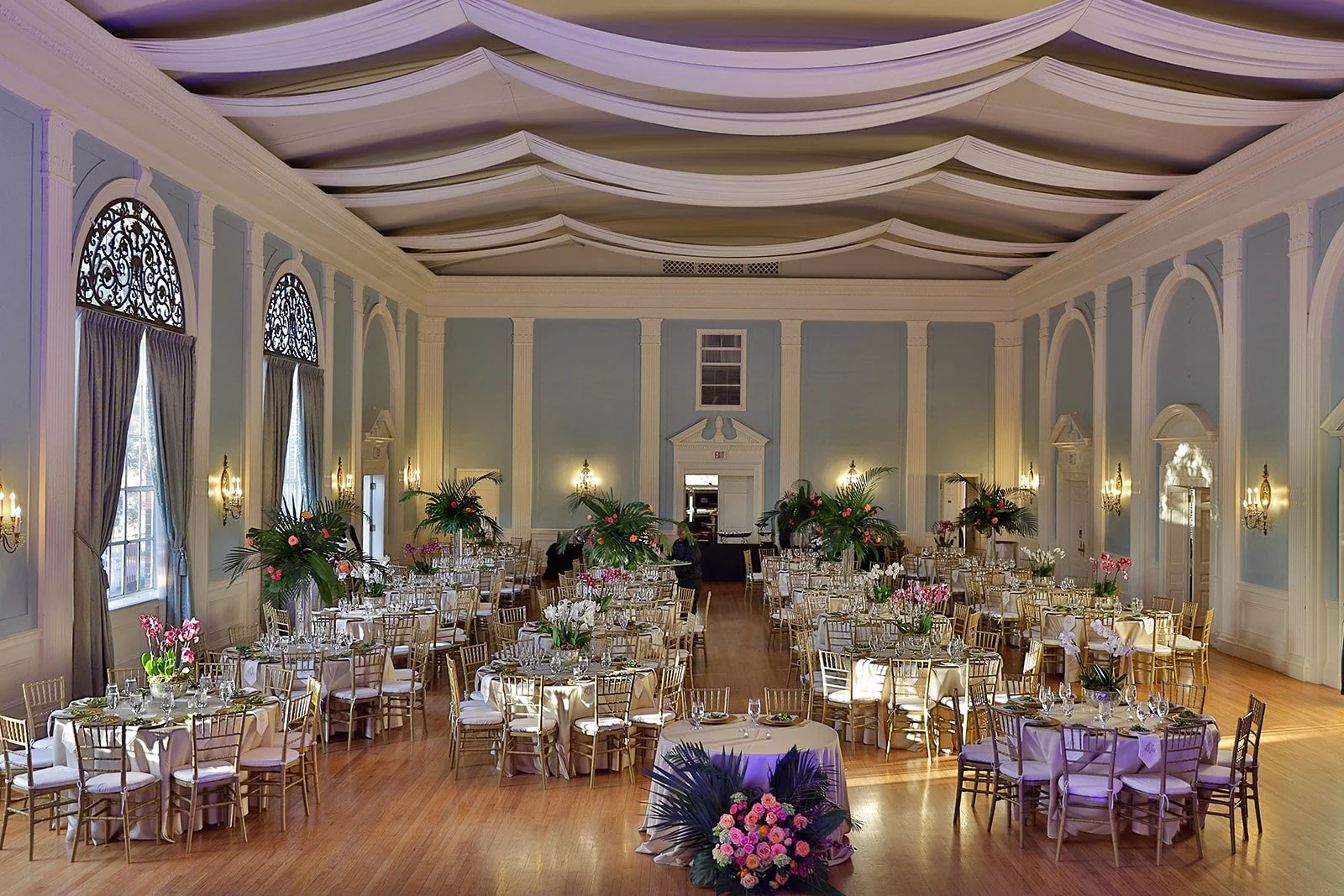 The perfect classic ballroom for 300