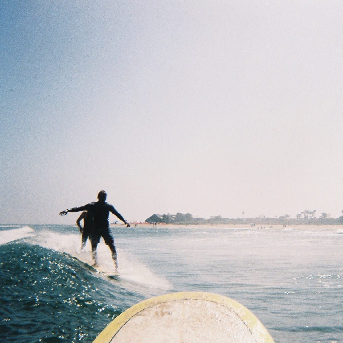 Sunny super sessions here we come🌞
#endlesssummer #surf #longboarding  #partywave 
#reefsafe