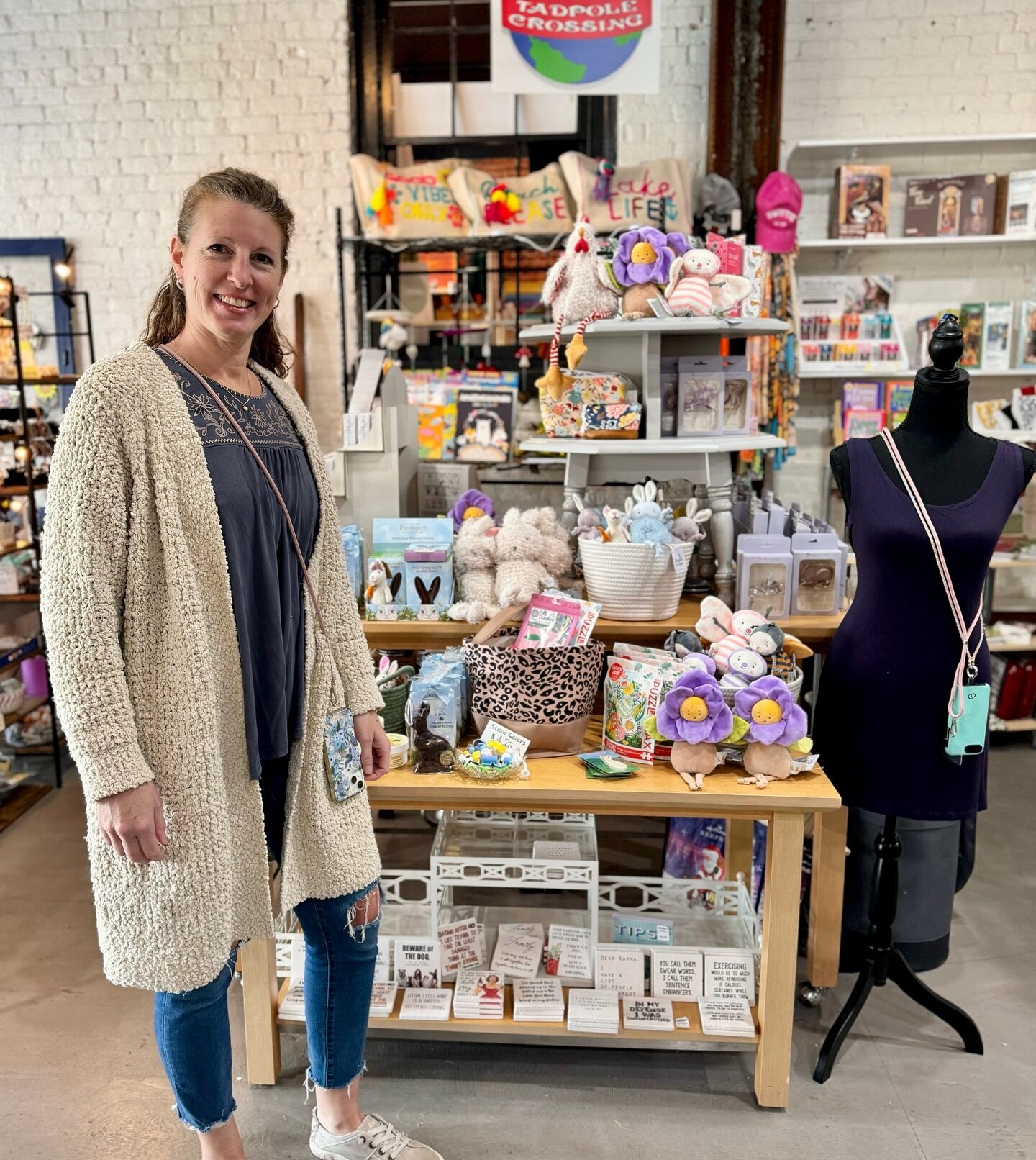 🐸 Tadpole Crossing is throwing a party! Stop by Belle Mercantile tomorrow to meet Sharon and say hello to Cathy! There will be cookies, giveaways and artisan Debra Cray of @ashlaurindesigns 👏👏

Event Details: Saturday, March 16th from 11a - 2p at 