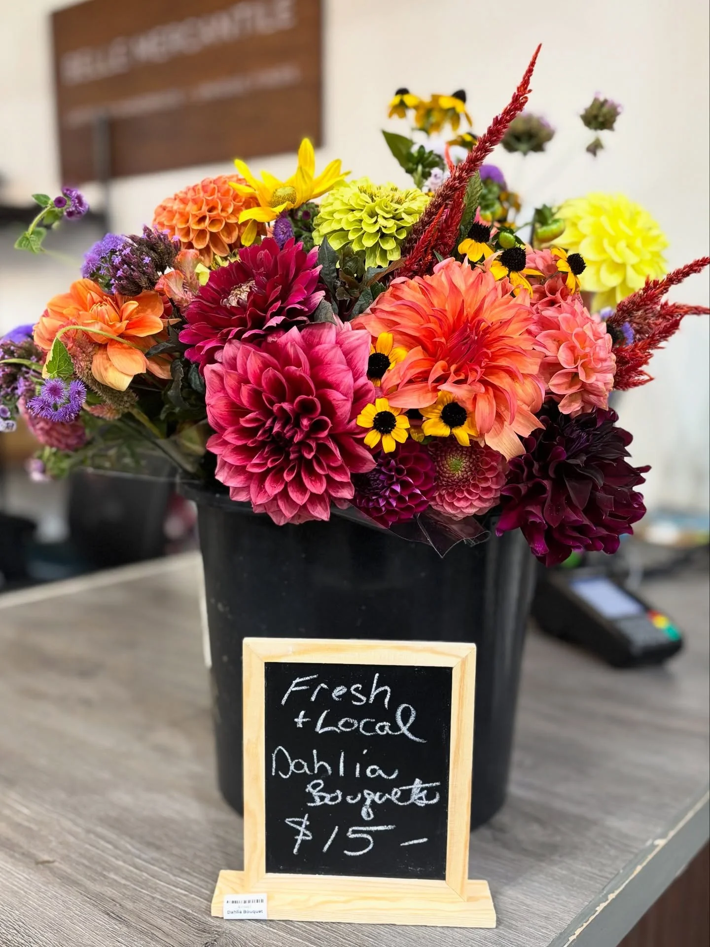 Our Fresh + Local Dahlia Bouquets by Spring Creek Dahlias are here for your weekend treat for yourself or a friend, neighbor, relative or coworker! 
At only $15, they make a perfect gift!

#treatyourself #hostessgift #dahliabouquet #farmfresh #shoplo