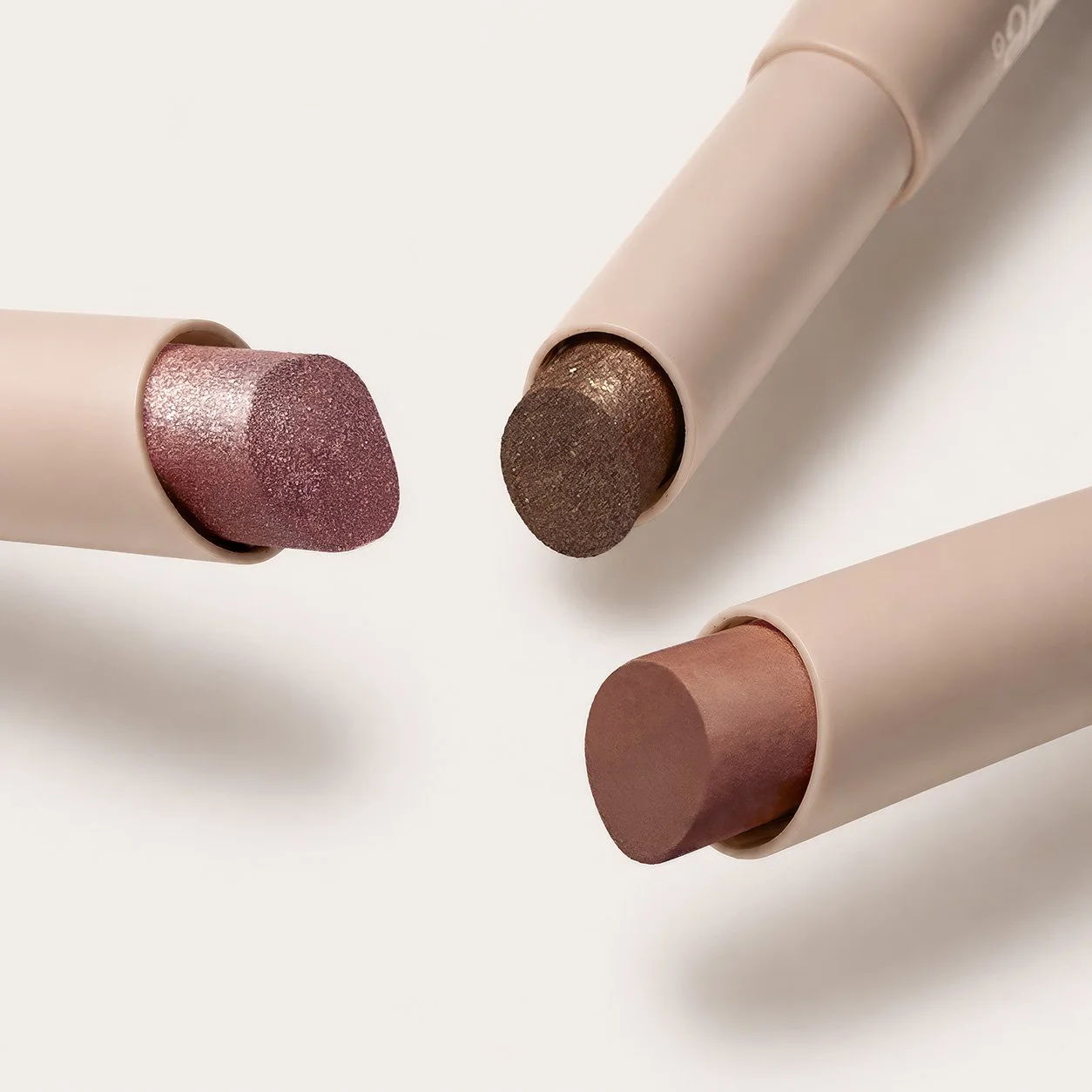 5640_global_Eyeshadow_Sticks_0352_V2.jpg