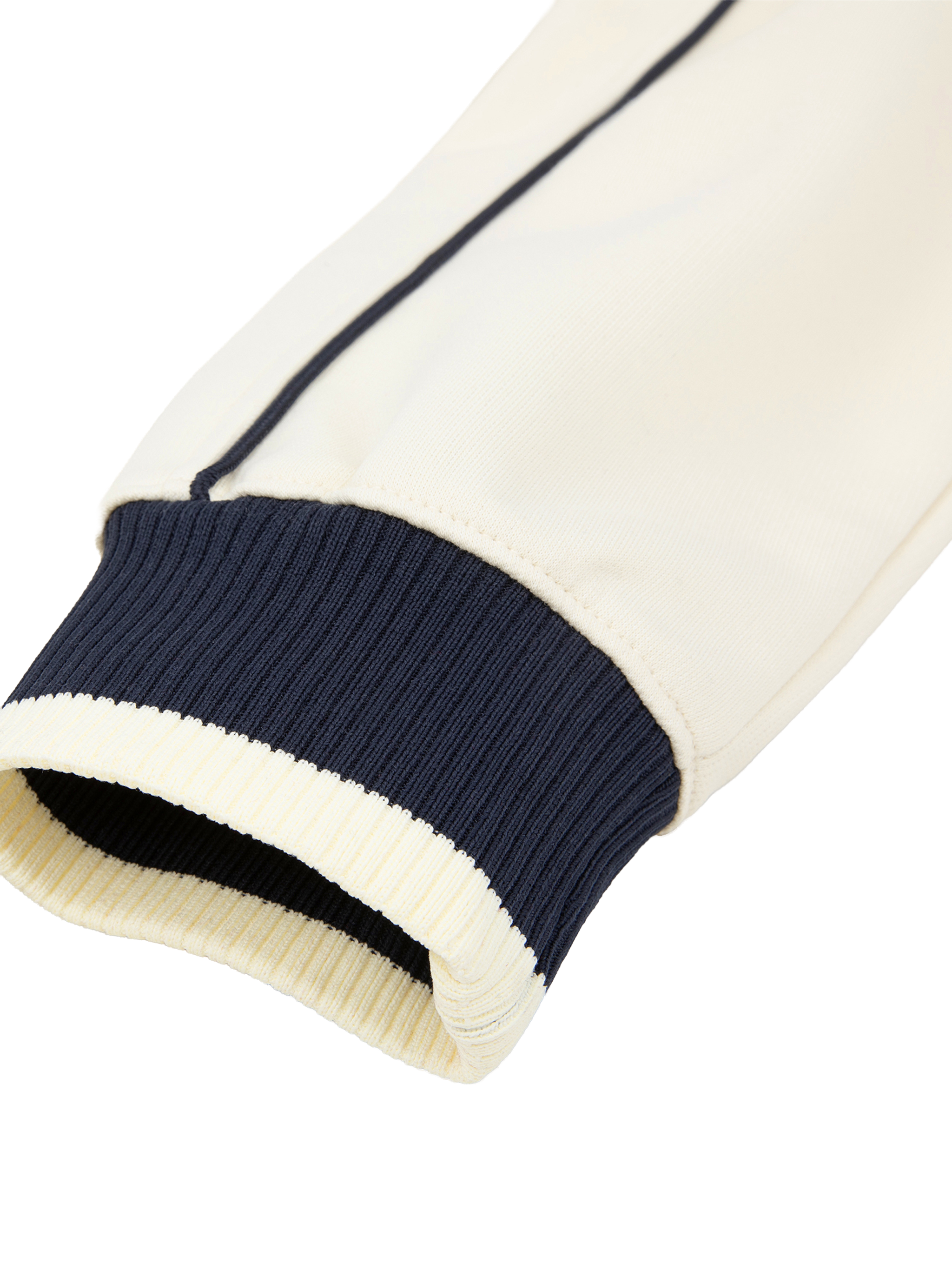 detail sleeve.png