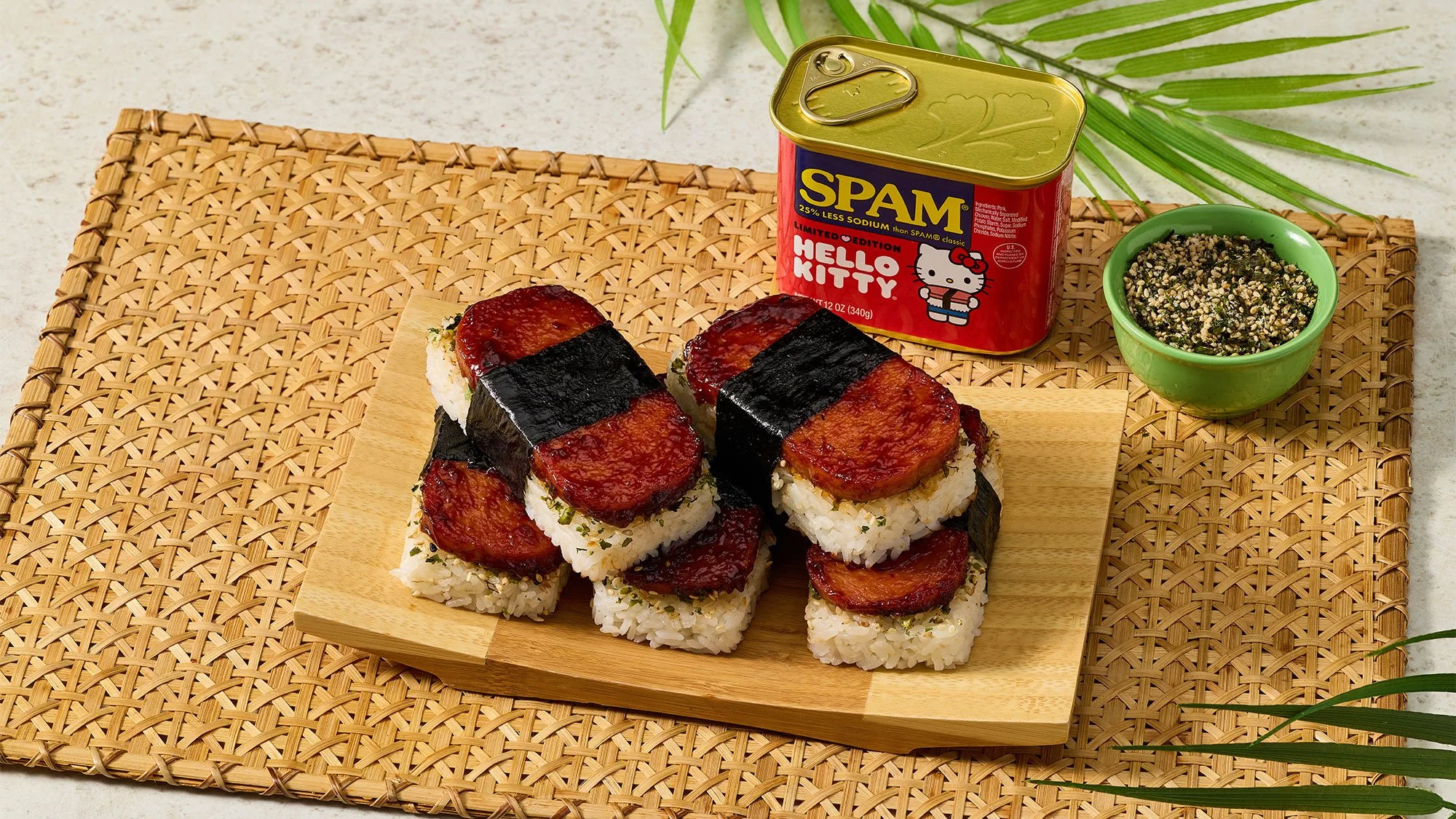 Web_2000_Musubi-With-Packaging_CF.jpg