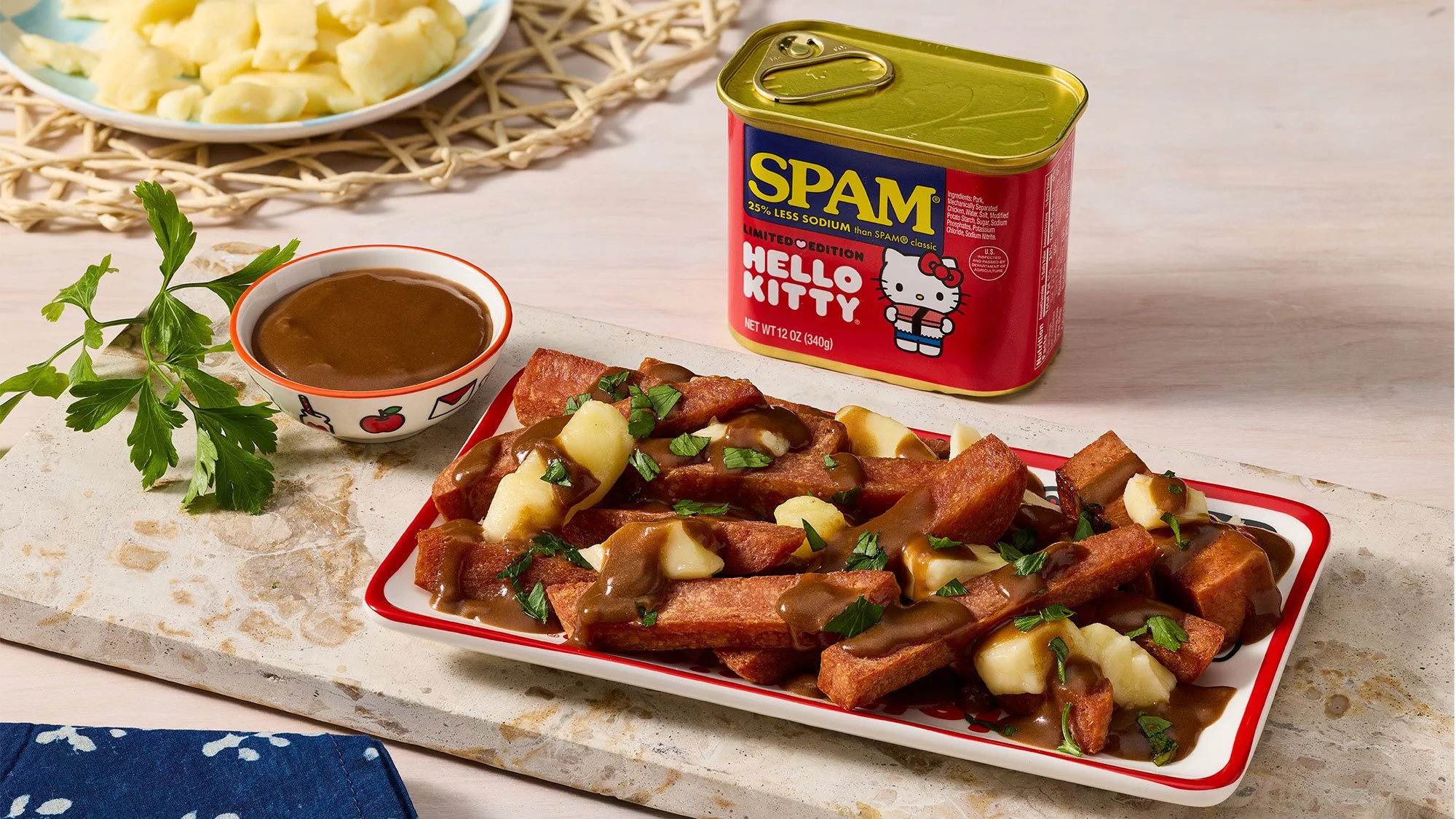 Web_2000_Poutine-With-Packaging_CF.jpg