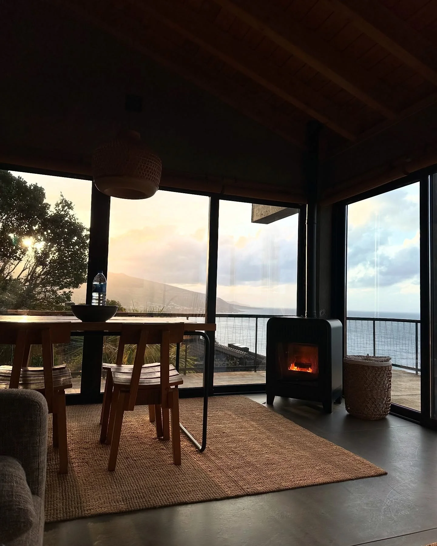 I&rsquo;m so tempted to gatekeep this hotel / collection of villas (@lava.homes), but it&rsquo;s too perfect not to share. 

This beautiful villa (Casa da Eira specifically) was my home for a week and even though we experienced all kinds of weather a