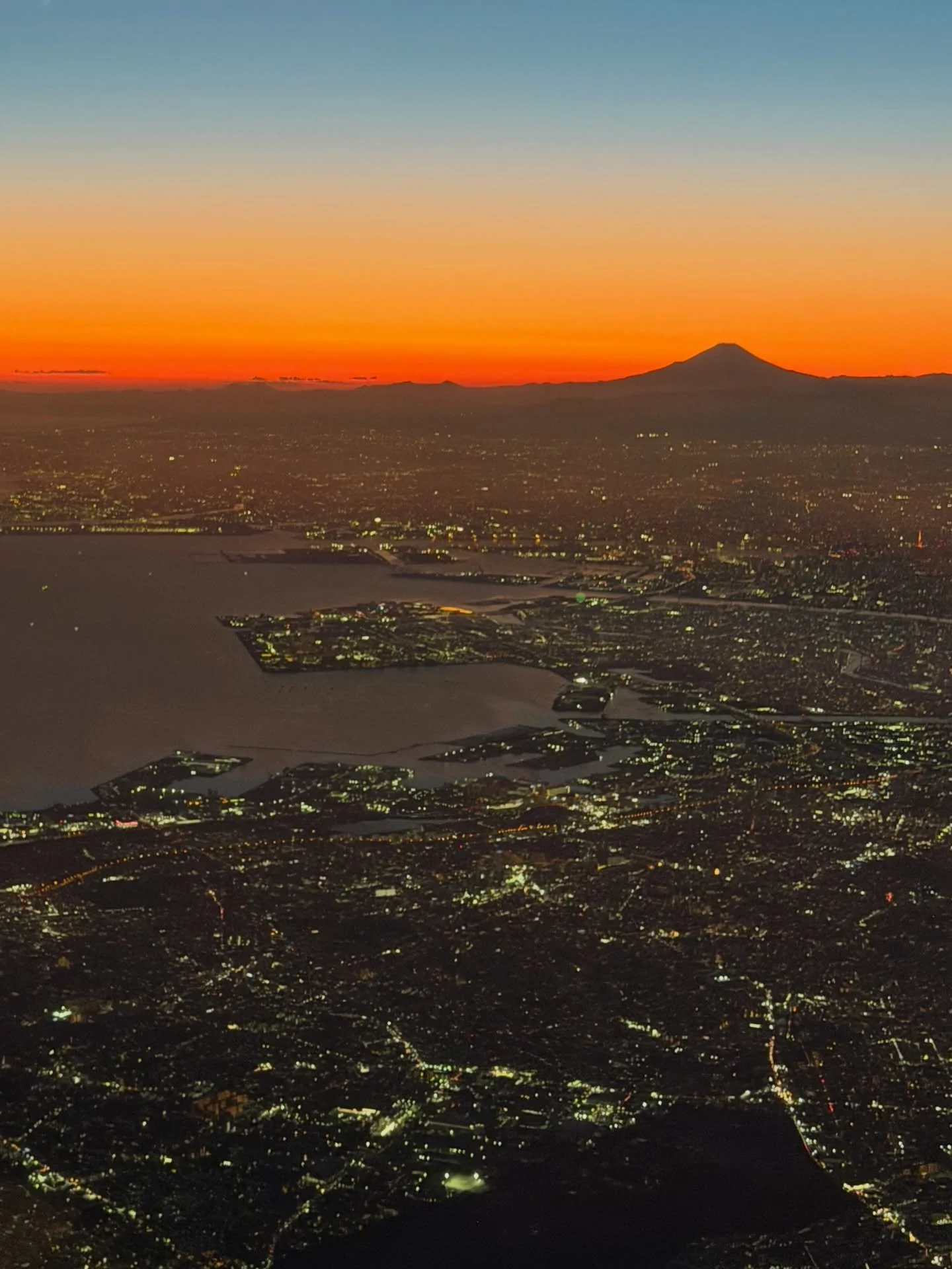 Sunset arrival with Mt. Fuji in view felt like the perfect welcome. 🇯🇵🏔️🌇 

I&rsquo;m spending 3.5 weeks across Japan researching hotels, neighborhoods, experiences, and the little details that make trips I design feel effortless and memorable.

