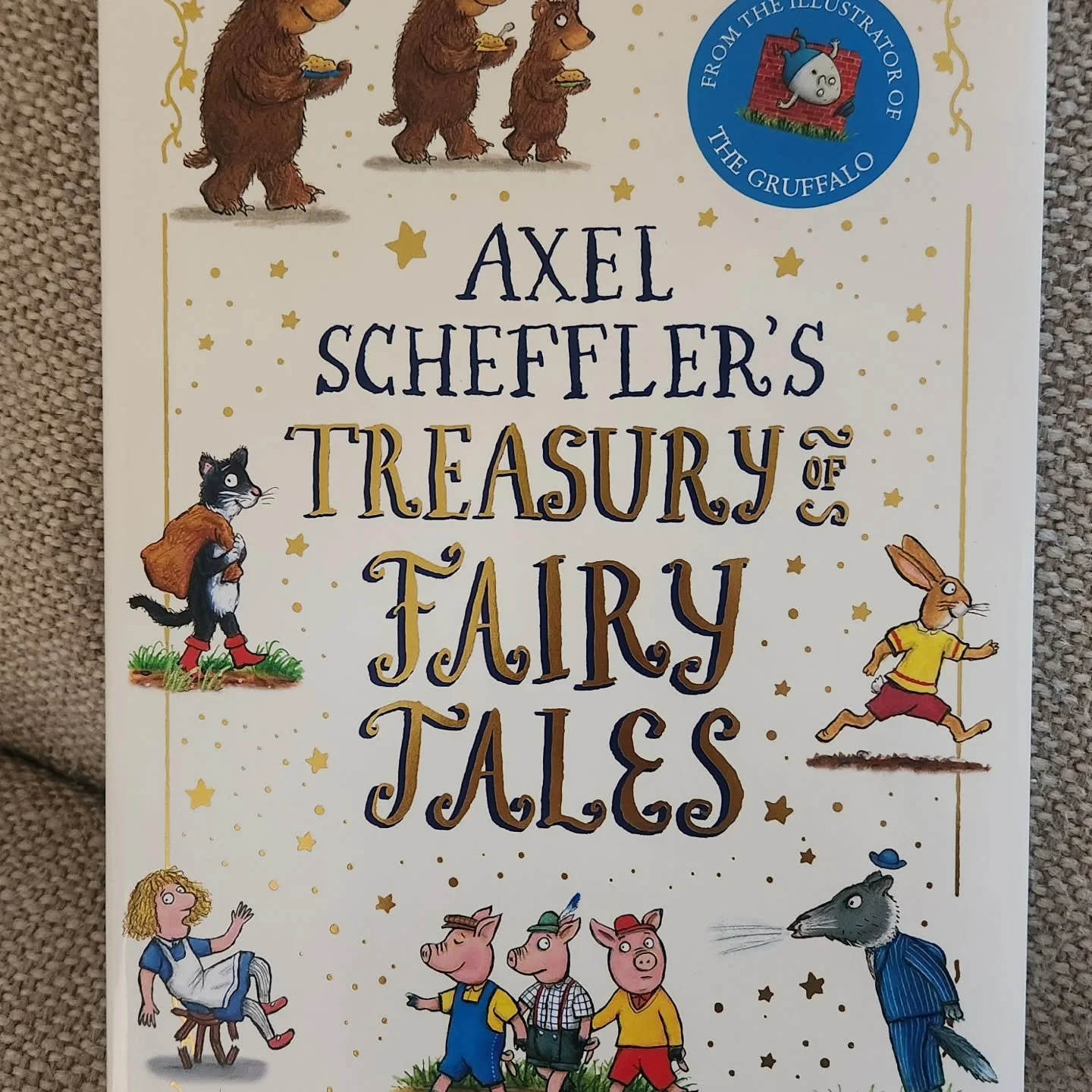 Axel Scheffler's Treasury of Fairy Tales

An illustration style we know and love! Axel Scheffler has created vibrant illustrations to accompany well loved fairy tales. His style is unlike any other and he has created such memorable characters. Here i