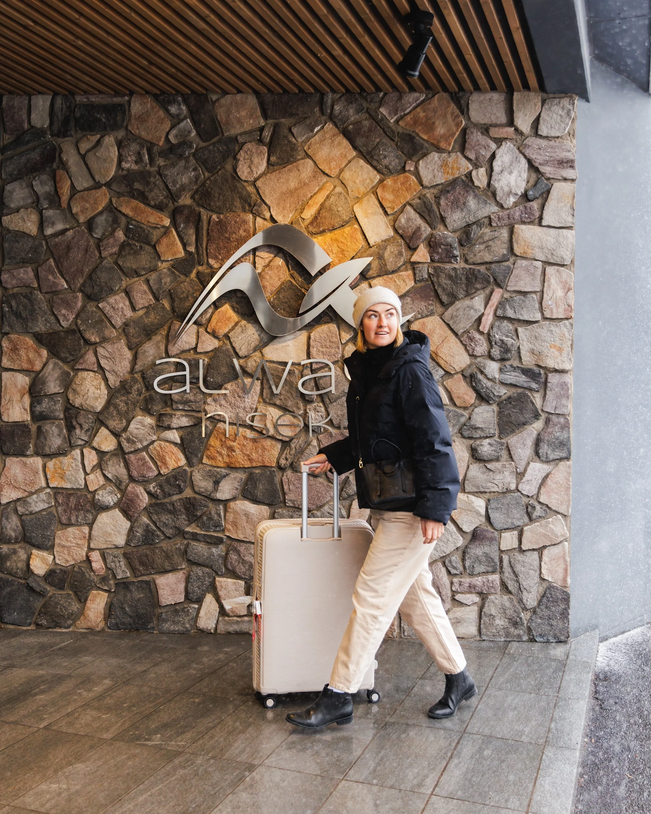 Hotel Communal Area with Guest Entering - Always Niseko - Niseko