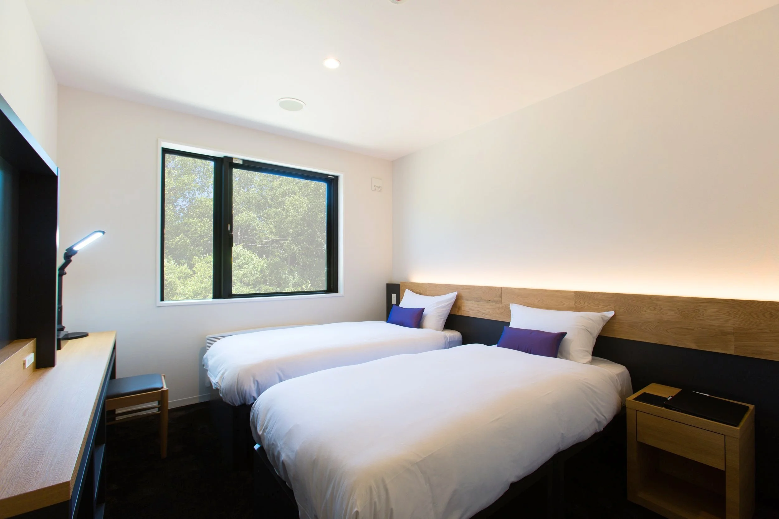 AlwaysNiseko_CondoHotel_Niseko_01_DeluxeNisekoRoom