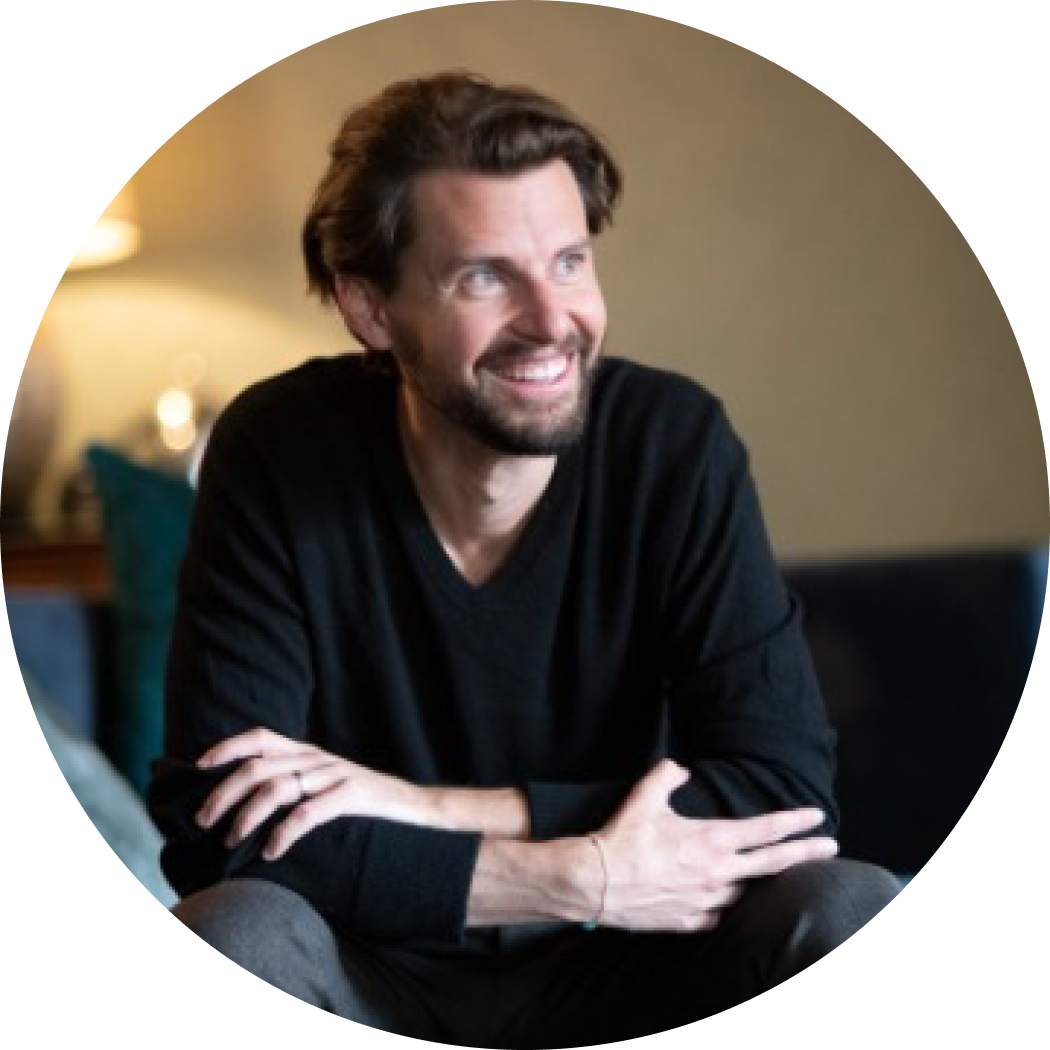Ben_Rattray_blackshirtsideways-1.png