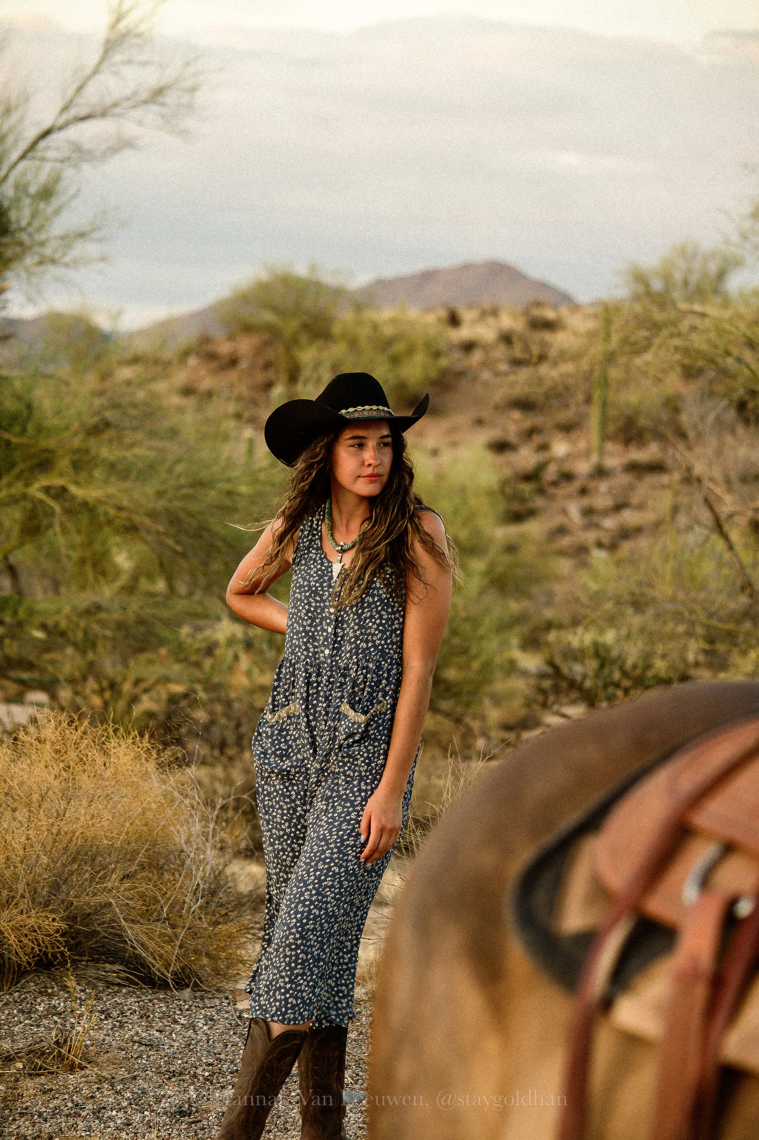 04.2023-CONCHO,AZ-RanchWork-HannahVanLeeuwen-staygoldhan-215.jpg