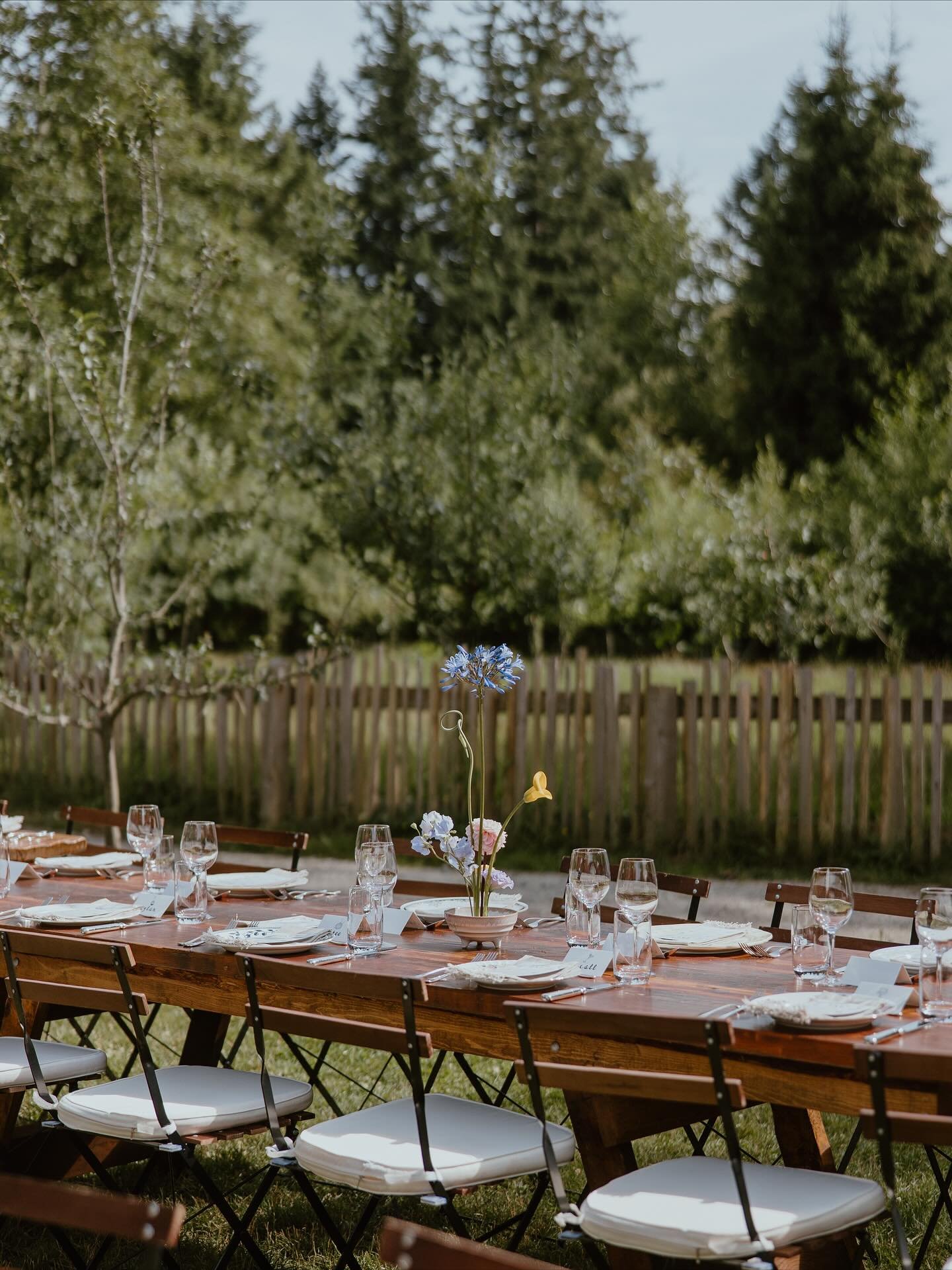 ikebana arrangements and a family style dinner &mdash; two of my favourite things.

swipe to the end for a surprise.

📷 @howdypictures

#weddingplanner #okanaganweddingvenue #okanaganweddingplanner #kelownaweddingplanner #kelownawedding #weddingplan