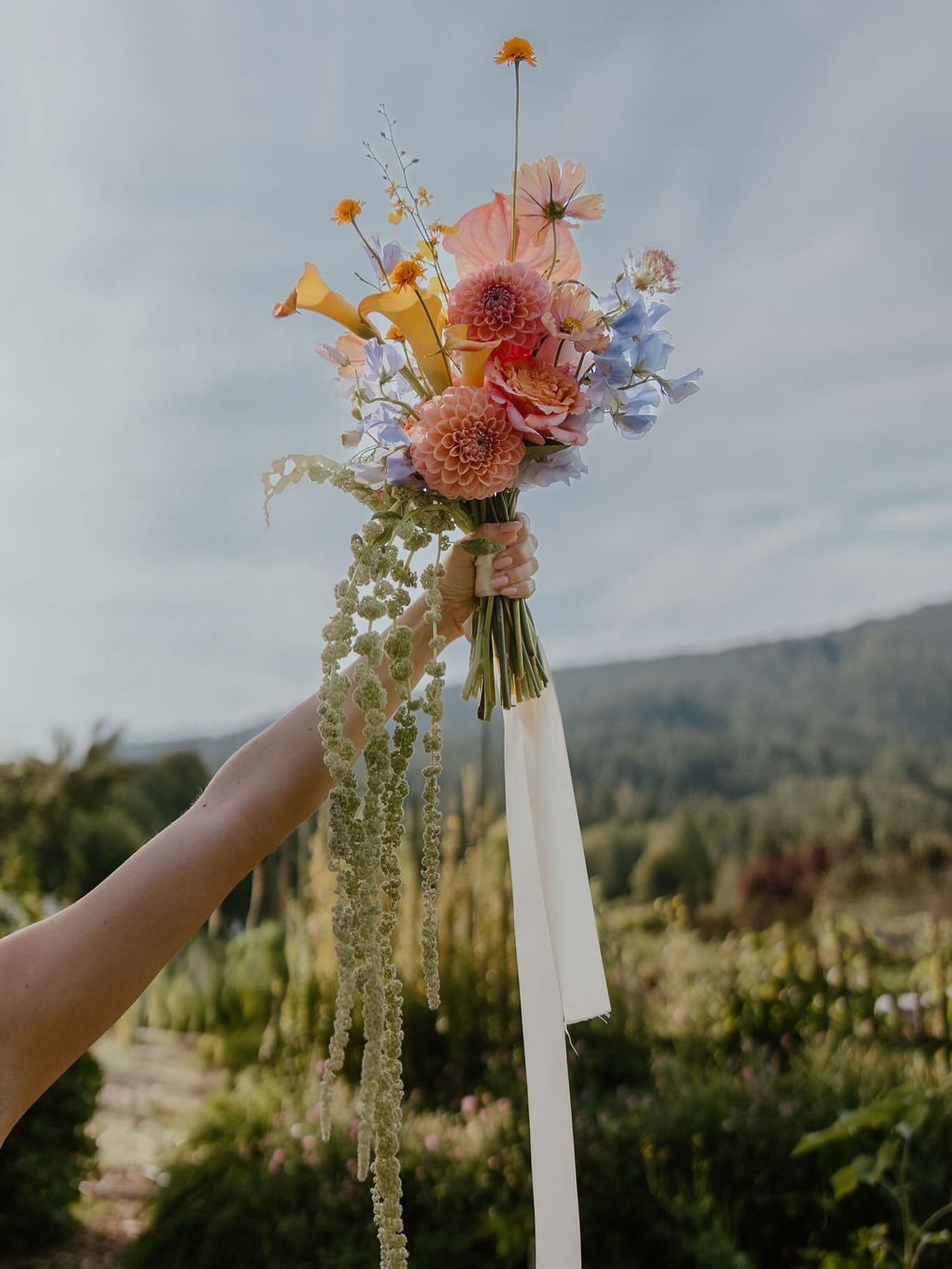 We&rsquo;ve been loving how playful our 2025 brides have been with colour &mdash; this funky, joy-filled bouquet is pure magic! Already dreaming about our 2026 designs&hellip; we&rsquo;ve got some bold floral moments in the works (looking at you, T ?