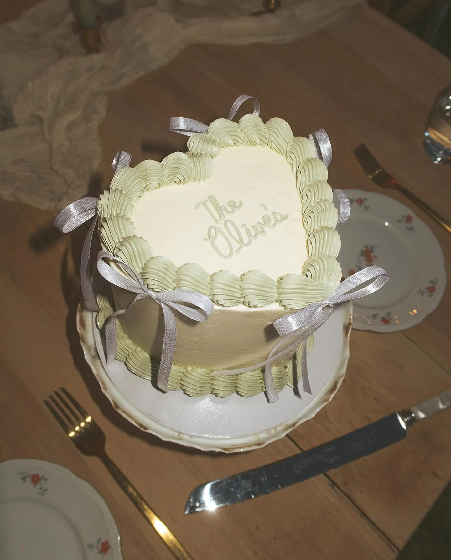 @baked.bycindy never disappoints 🤤

photo: @rachelhunter.photography 

#okanaganwedding #okanaganweddingplanner #kelownawedding #kelownaweddingplanner #baskwithus