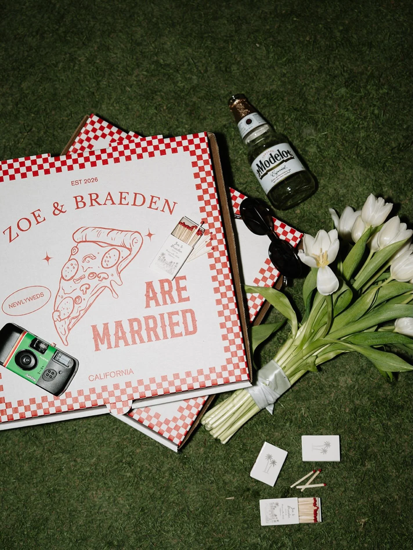 🍕designed and printed these one-of-a-kind pizza boxes to celebrate Zoe &amp; Braeden &mdash; because even late-night snack should feel this intentional.