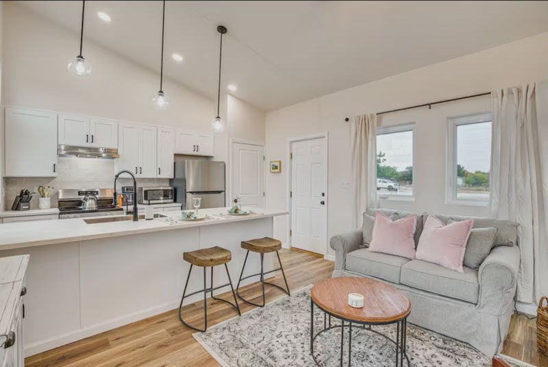 pali-posh-cottage-living.jpg