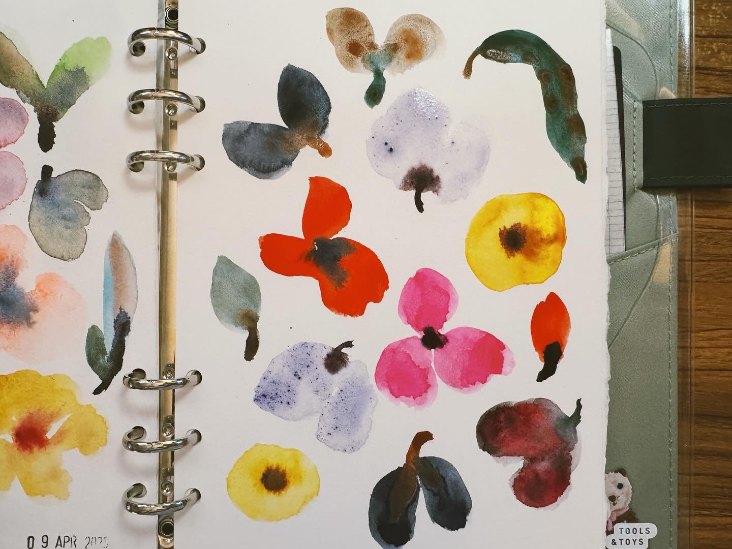 Watercolor🩵
#watercolor #doodle #dailypainting #sketchbook #arches