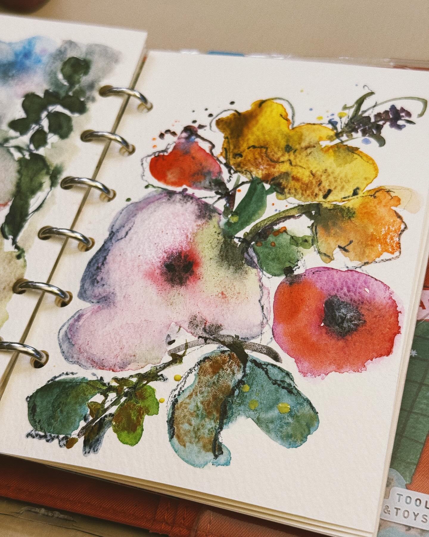 Yummy watercolors💕
#dailypaintings #watercolors #mixedmedia #watercolorpalette #artmaterial