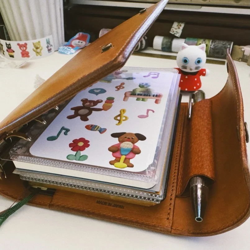 🙃🤟❤️small joys on my desk