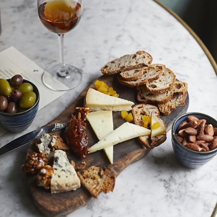 Weekends in the Hunter not complete unless accompanied by a cheese board. True? 
.
.

#huntervalley#huntervalleyweddings #huntervalleyaccommodation #pokolbin&nbsp; #huntervalleynsw
#boutiqueaccommodation #interiorstylist #huntervalleyholidayhomes #gr