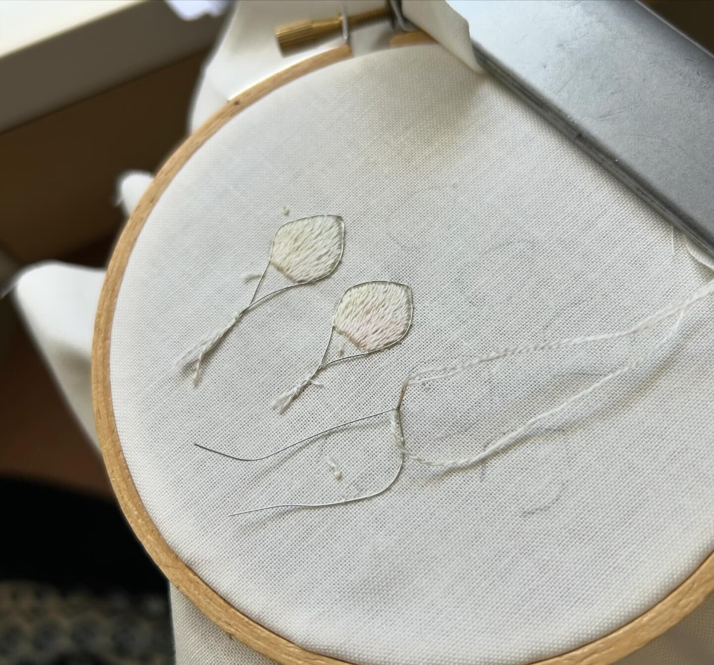 What do you do when it is seriously hot outside? Stitch of course ❤️
Little petals for a new raised embroidery design &lsquo;Winter Bright Hellebore&rsquo; - 😂 just realised how silly that title is when it is 40 degrees C 🥵
I have already finished 