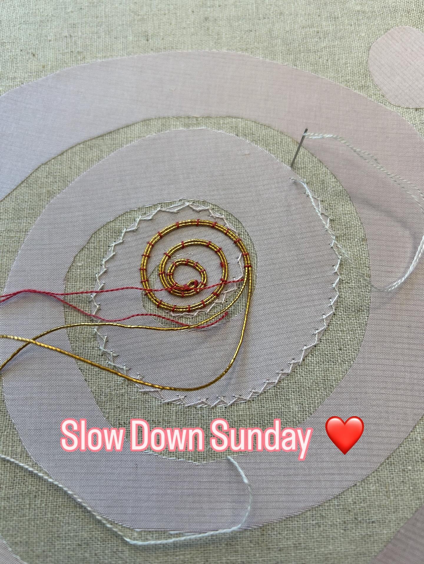 As we all know the actual pace of #handembroidery is somewhat slower than the crazy speed I showed you the other day. 
I like the slow speed, the calm, rhythmic nature of passing my needle up and down through taut fabric. 
I decided to edge the powde