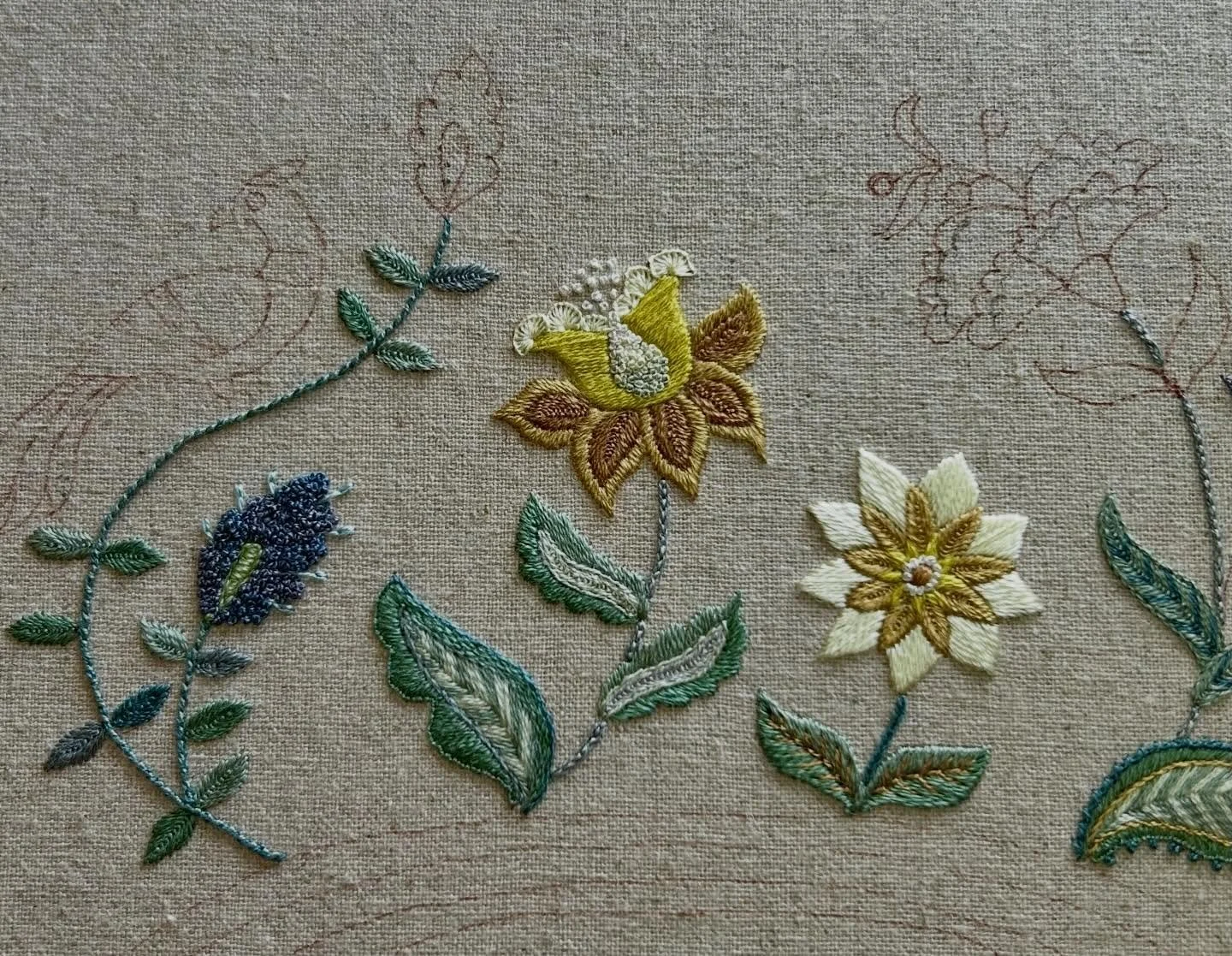 Take Two. The silk version of my new Projects for the coming retreat with @craftycreativeexperiences is coming along nicely, but&hellip;.
I am really no sure about the knots in the deep blue flower. It seemed like a good idea with some texture but th