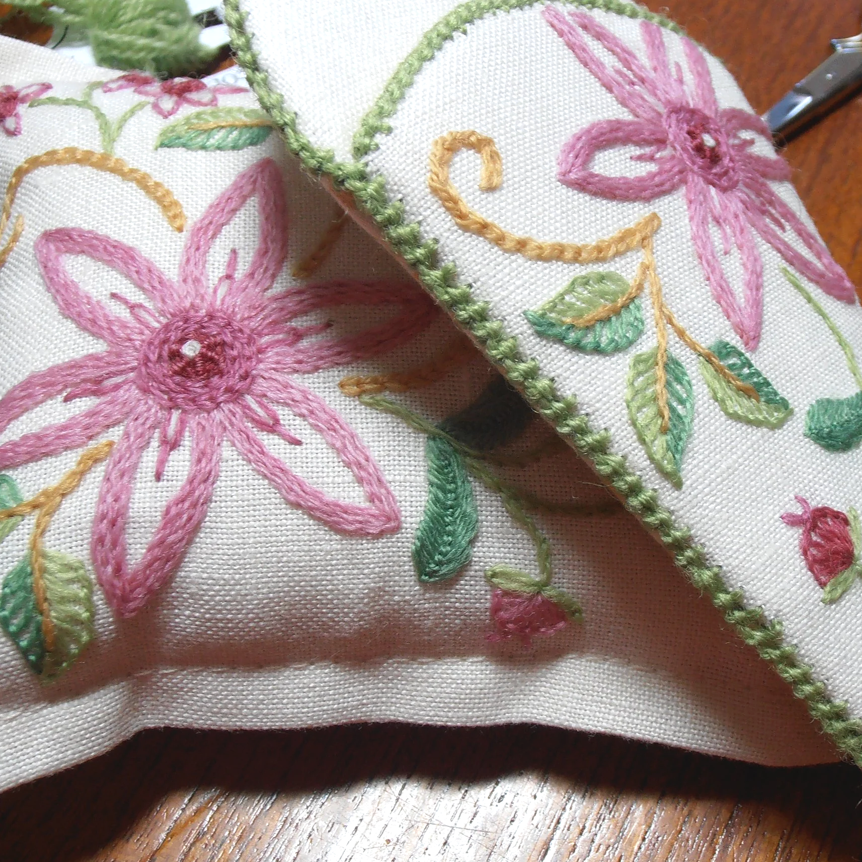 Crewel Embroidery DAHLIA pin cushion and scissor case detail.