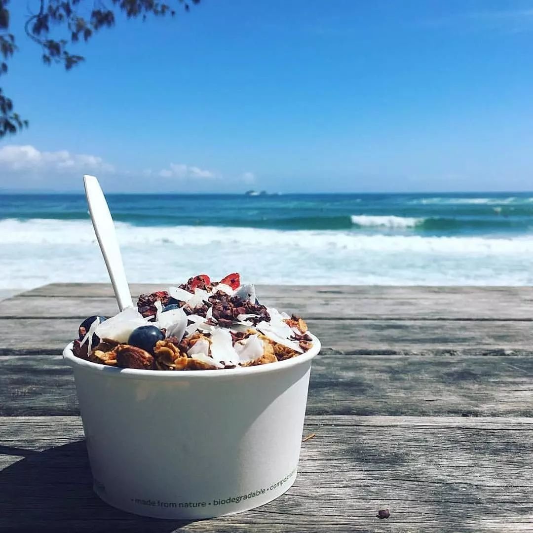 Name a better way to kick off the weekend, we'll wait 💁

Delicious A&ccedil;ai and a beachy backdrop. Thanks for capturing this perfect Byron moment, @briezyedwards&nbsp;🏄&zwj;♀️