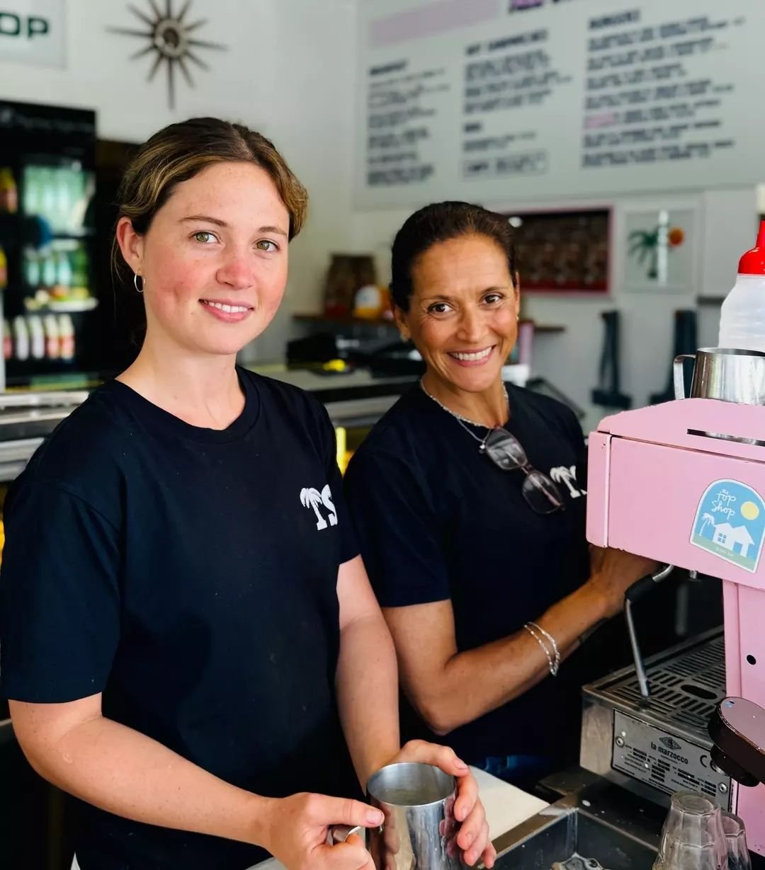 Katie &amp; Fe pouring them out in style!&nbsp;🤩 ☕