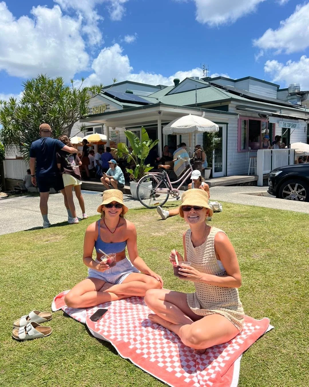 This is your sign to grab an a&ccedil;a&iacute; with your bestie and chill on our lawn🌞🌺✨

#Topshopbyronbay #CafeVibes #Byronbay #coffeetime #shoplocal #AcaiBowl