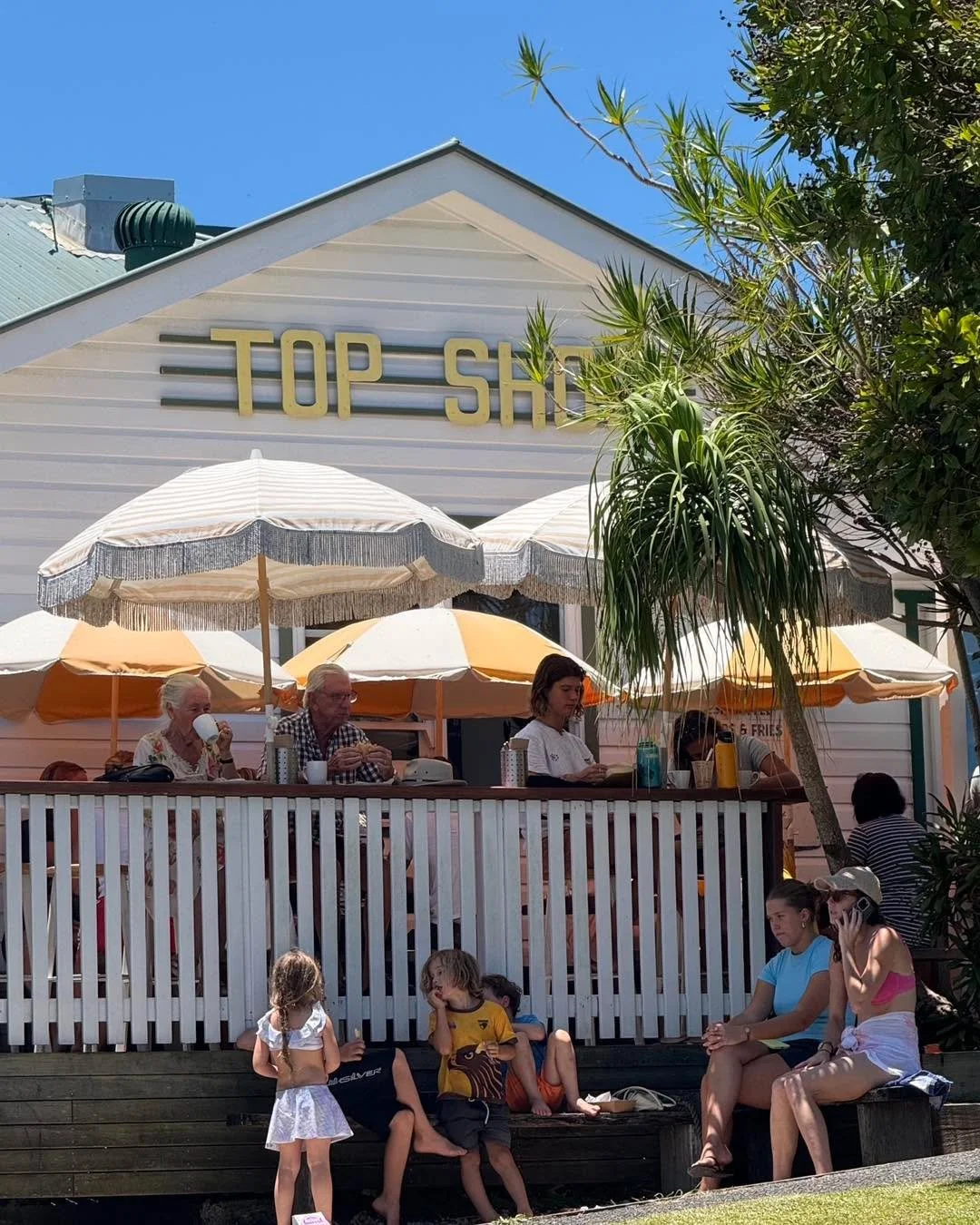 Busy days, happy hearts💛

#topshopbyronbay #caf&eacute;vibes #byronbay #coffeetime #shoplocal