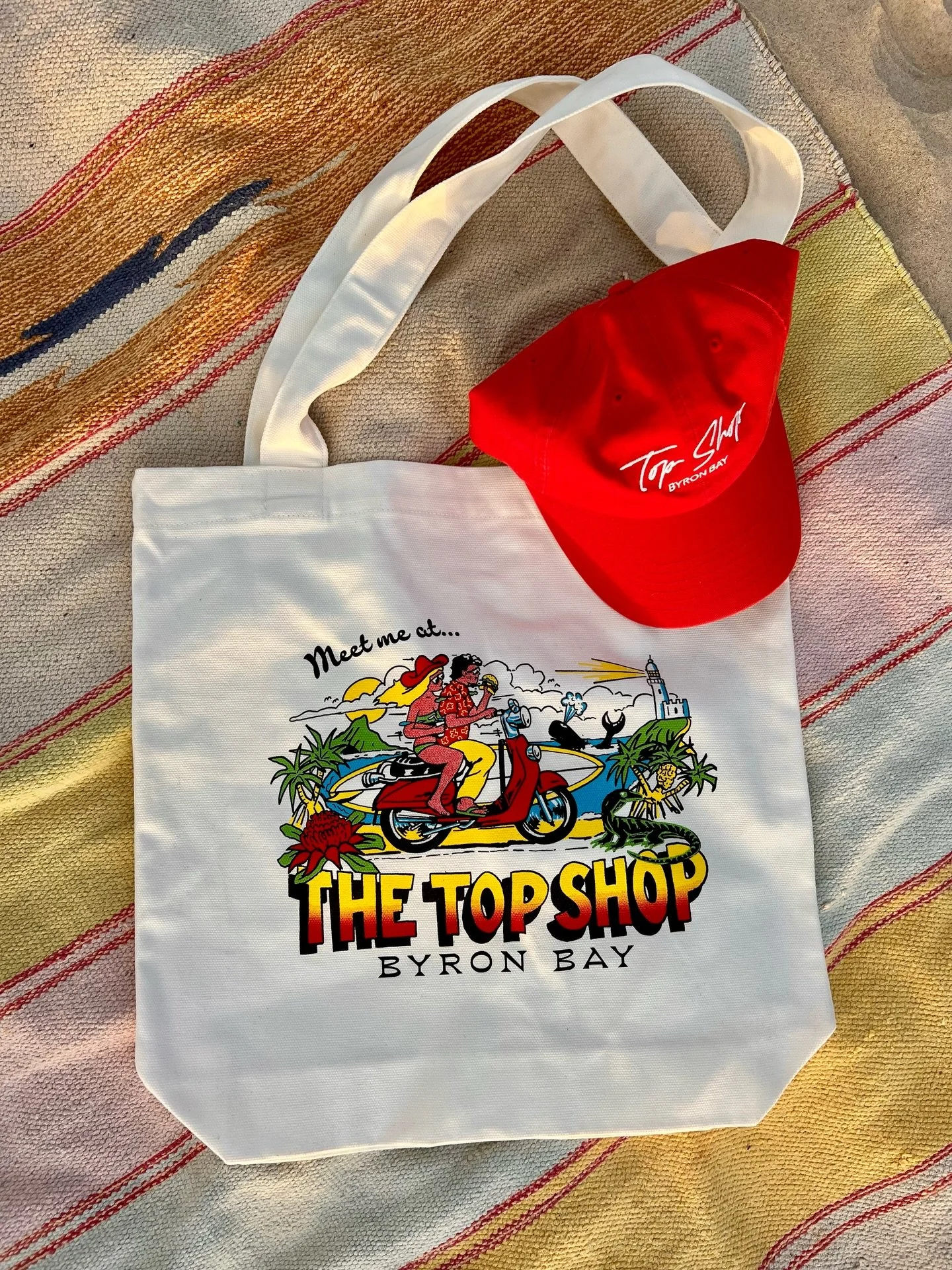 Our new tote bags capture the classic TopShop &times; Byron vibes🌿✨ Part of our 75-year collection, they&rsquo;re perfect for sunny lawn hangs or weekend adventures. Available in store or online!

#topshopbyronbay #byronbay #totebags #shoplocal #75y