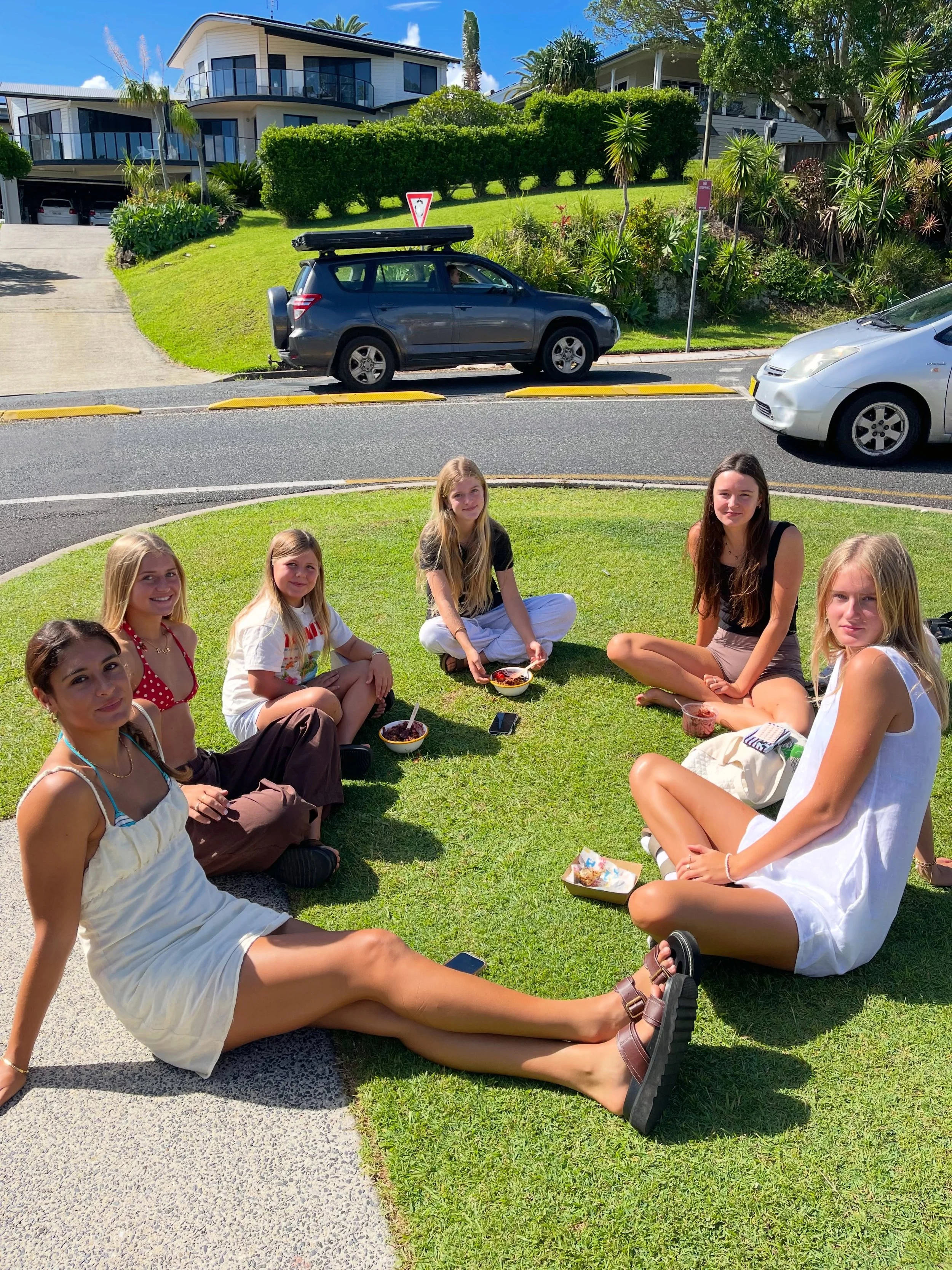 Sun&rsquo;s out and the lawn is calling!🌞🌿
Join us this weekend for sunshine, good company and a few tasty bites. 
See you soon!!🫶

#coffeetime #topshopbyronbay #coastallife #byronbay #CoffeeCulture