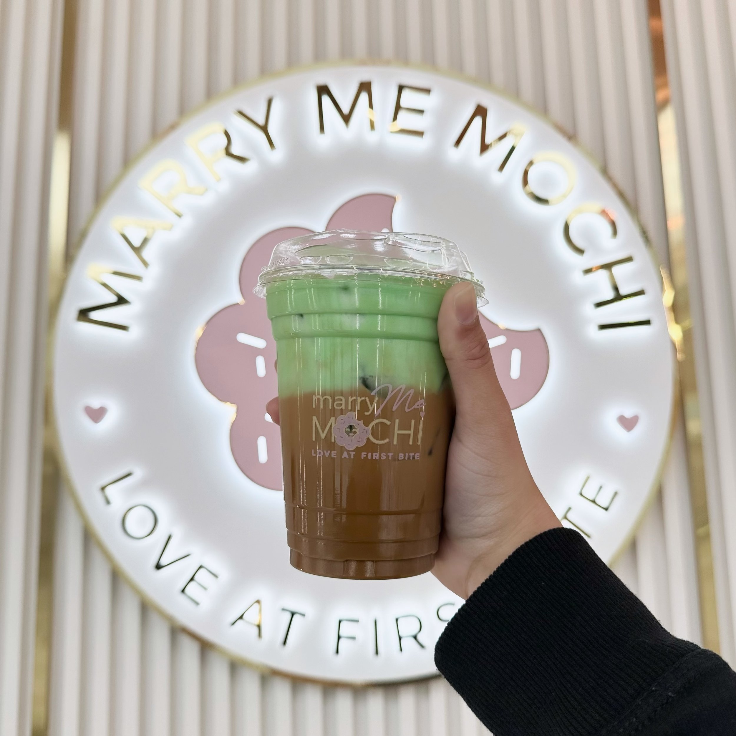 Have you tried Torontos BEST Pandan Viet Ice Coffee yet? 

only at @marrymemochi 

#mochidonuts #marrymemochi #donuts #donutlover #torontofoodie #tofood #tofoodie #gtafoodie #torontodesserts #pandanvietcoffee #pandandrink
