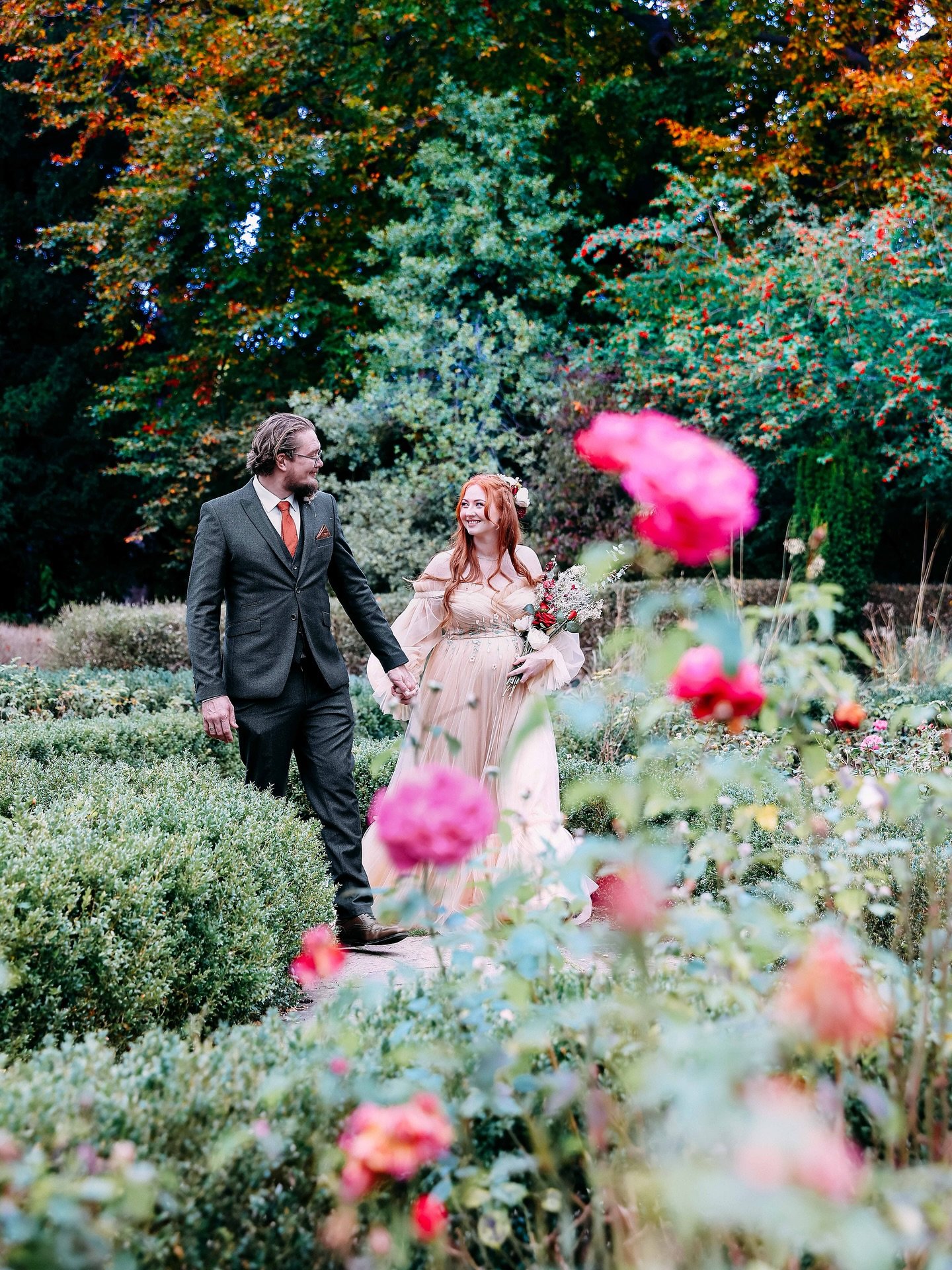 Mr Mrs Cowlishaw 💍 

#photo #photography #photographer #wedding #weddingdress #weddingphotography #weddinginspiration #weddingideas #weddingday #bride #groom

- @jocowlishaw 
- @denbyjoinery