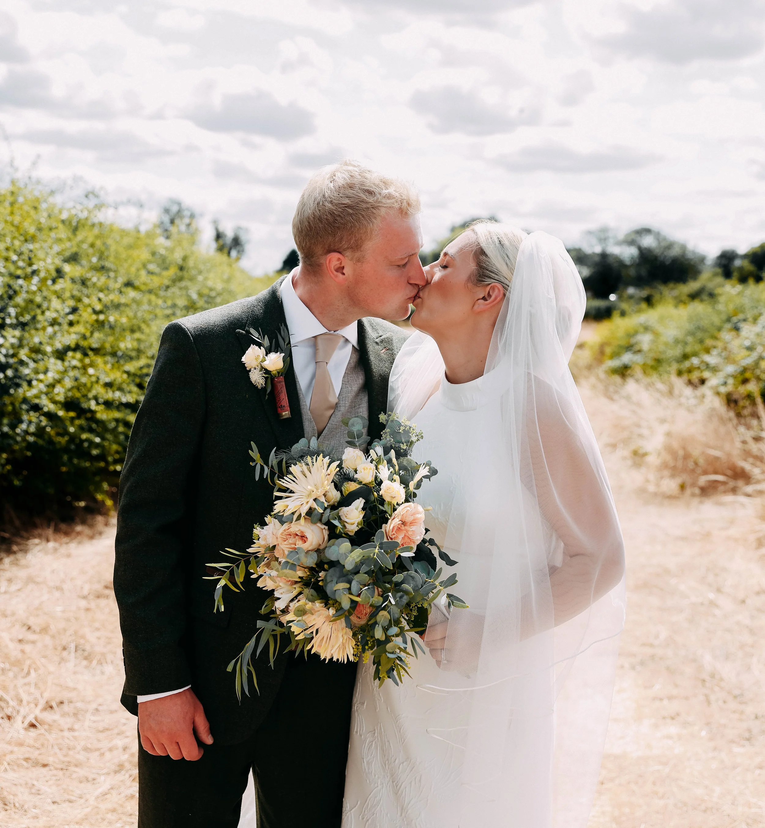 Mr & Mrs Maxey-8.jpg
