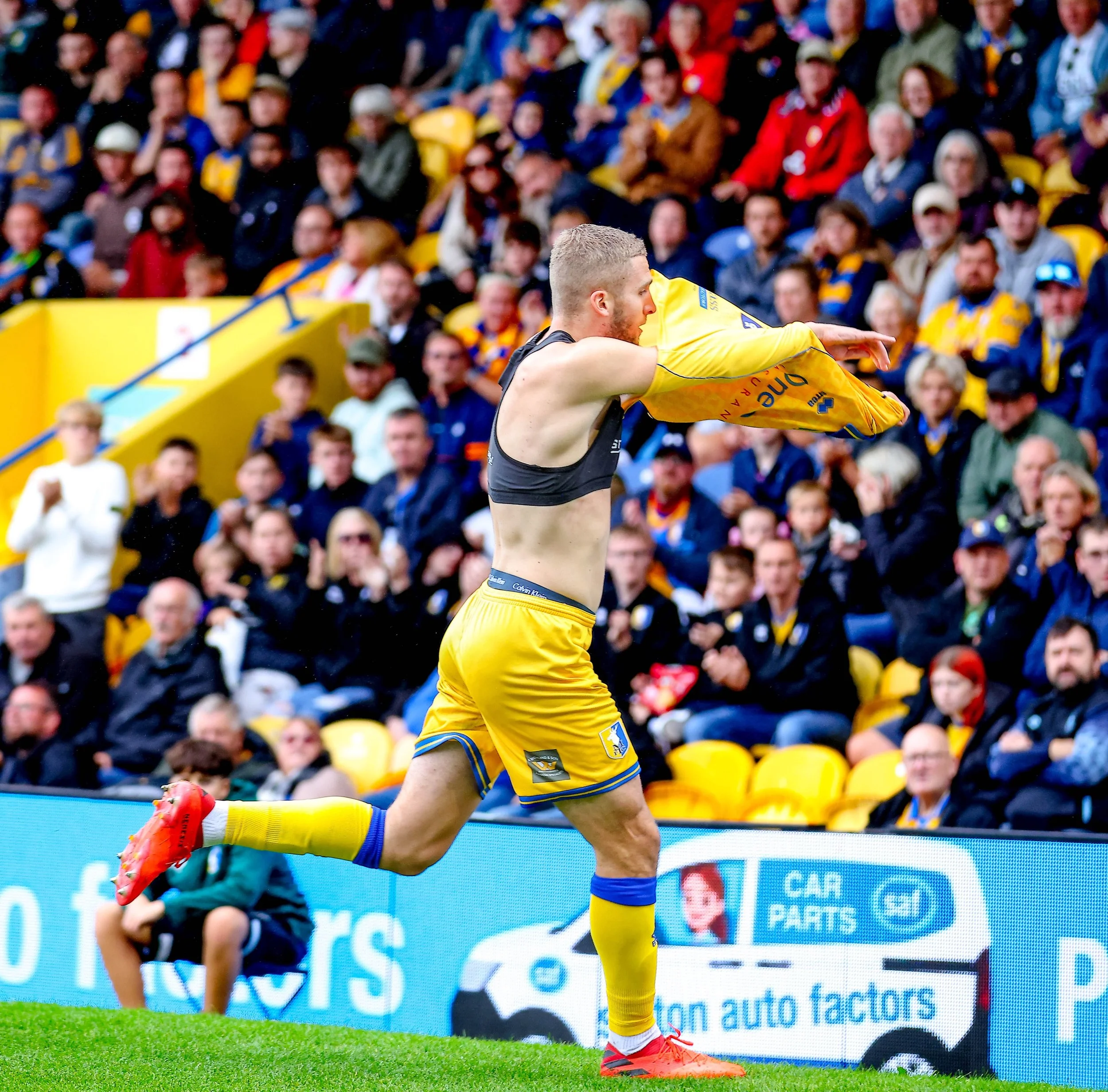 A Game Dominated by a RED CARD straight after halftime at The One Call. Superb Battling Point under the circumstances&hellip; 🟡🔵

#Stags #MTFC #Yellows #Mansfield #Yellows