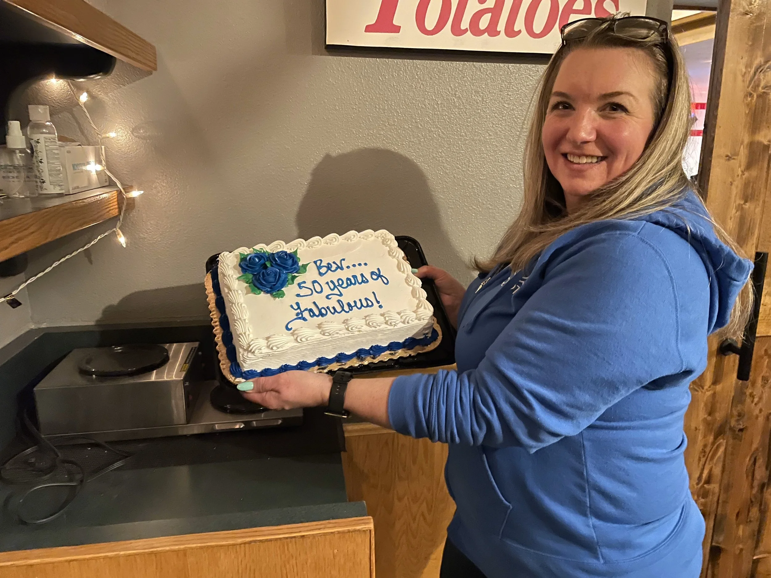 Bev's 50th Cake.jpeg